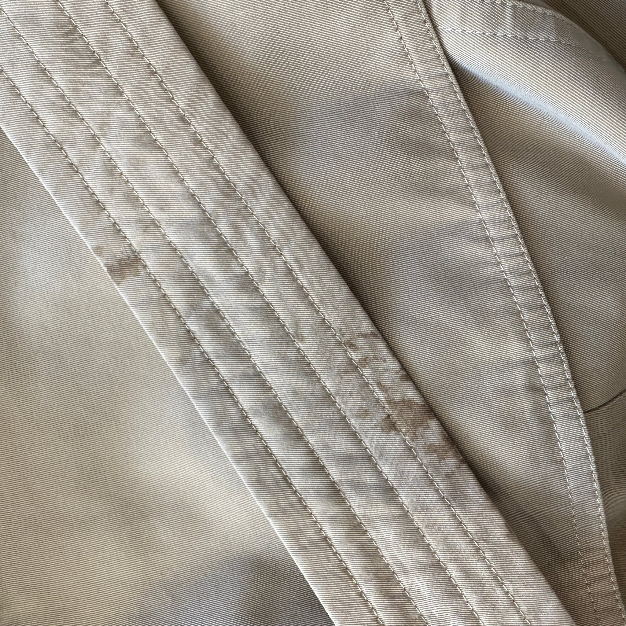 Burberry The Sandringham Medium Beige Cotton Trench Coat (RRP £1890) | Authentic Preloved
