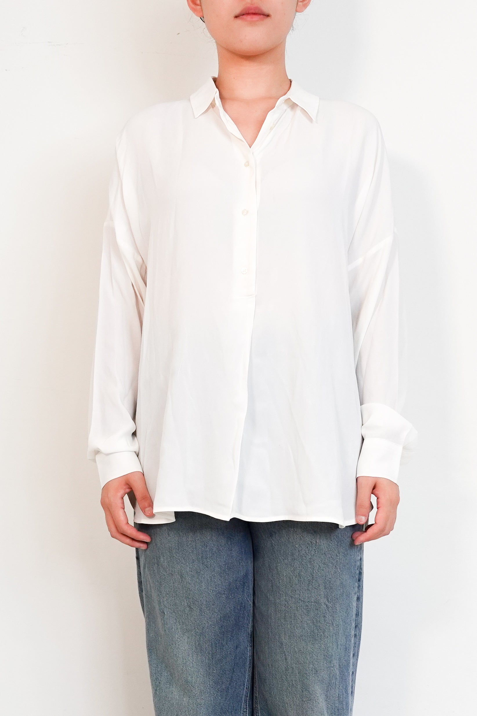 ITALY-0039-White-silk-shirt-Front-picture