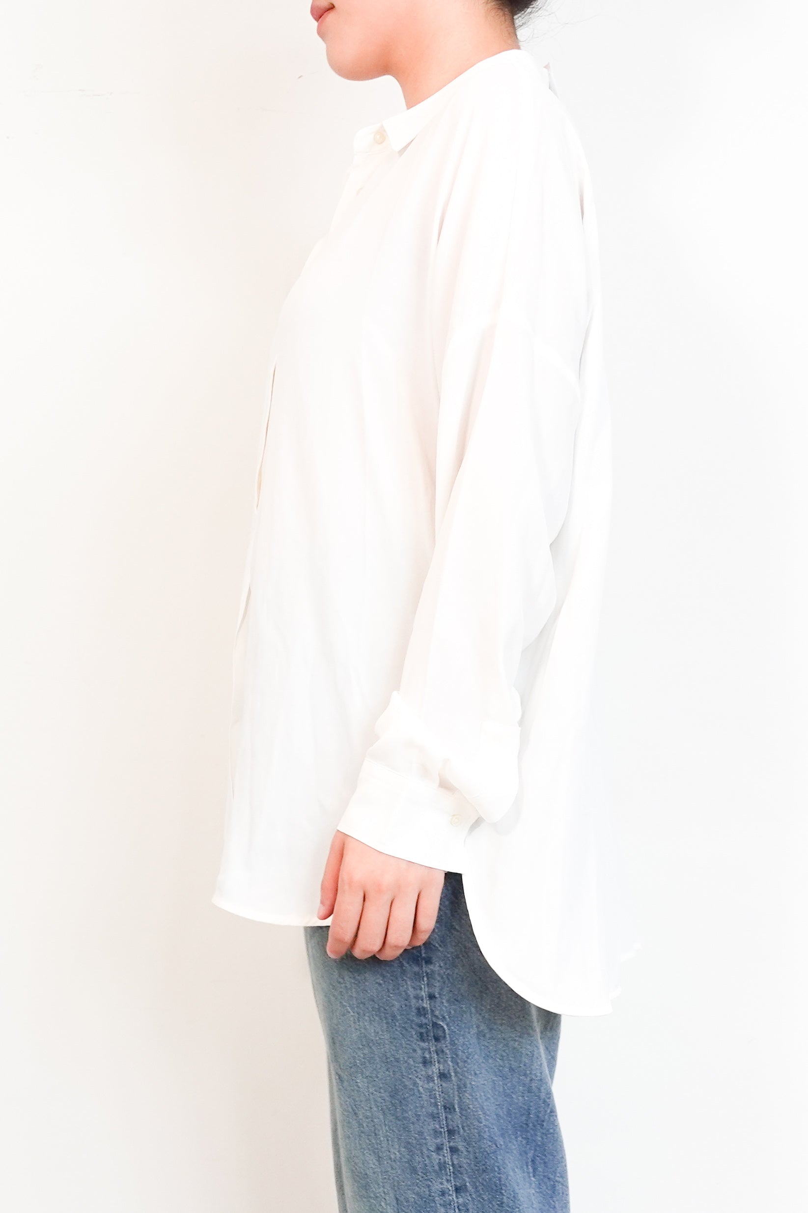 ITALY-0039-White-silk-shirt-side-picture