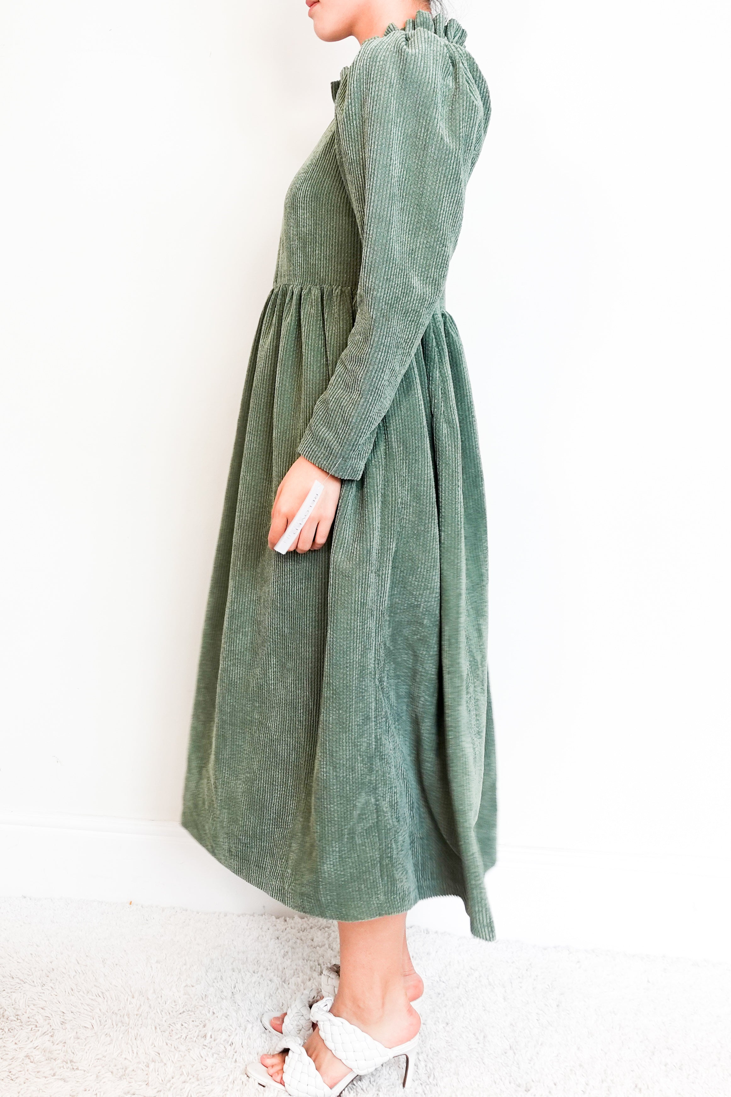 Johanna-Sands-green-maxi-dress-with-ruffled-collar-side-picture