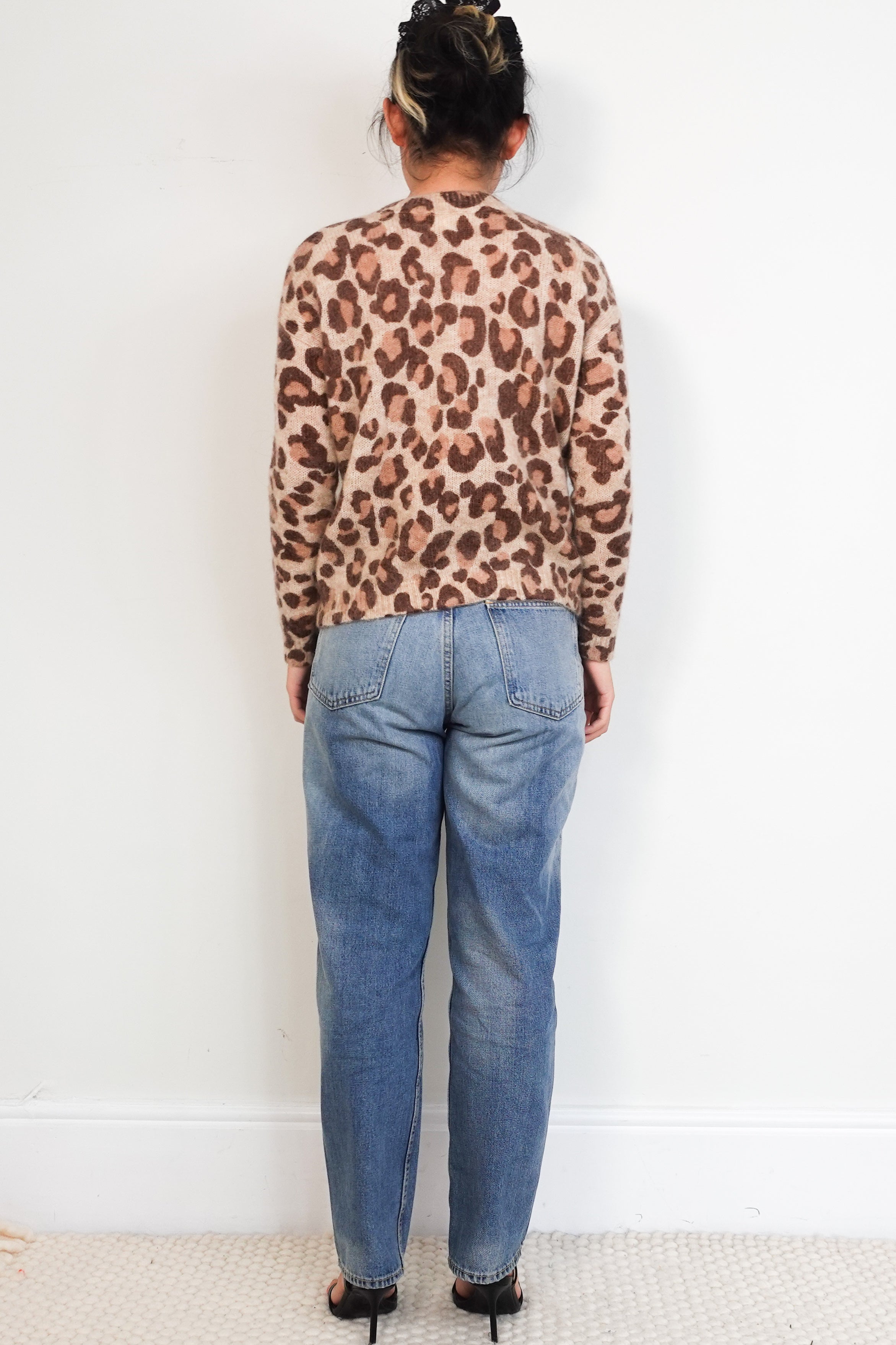 La-Maille-Sezane-Leopard-Print-Jumper-back-picture-Chelsea-London