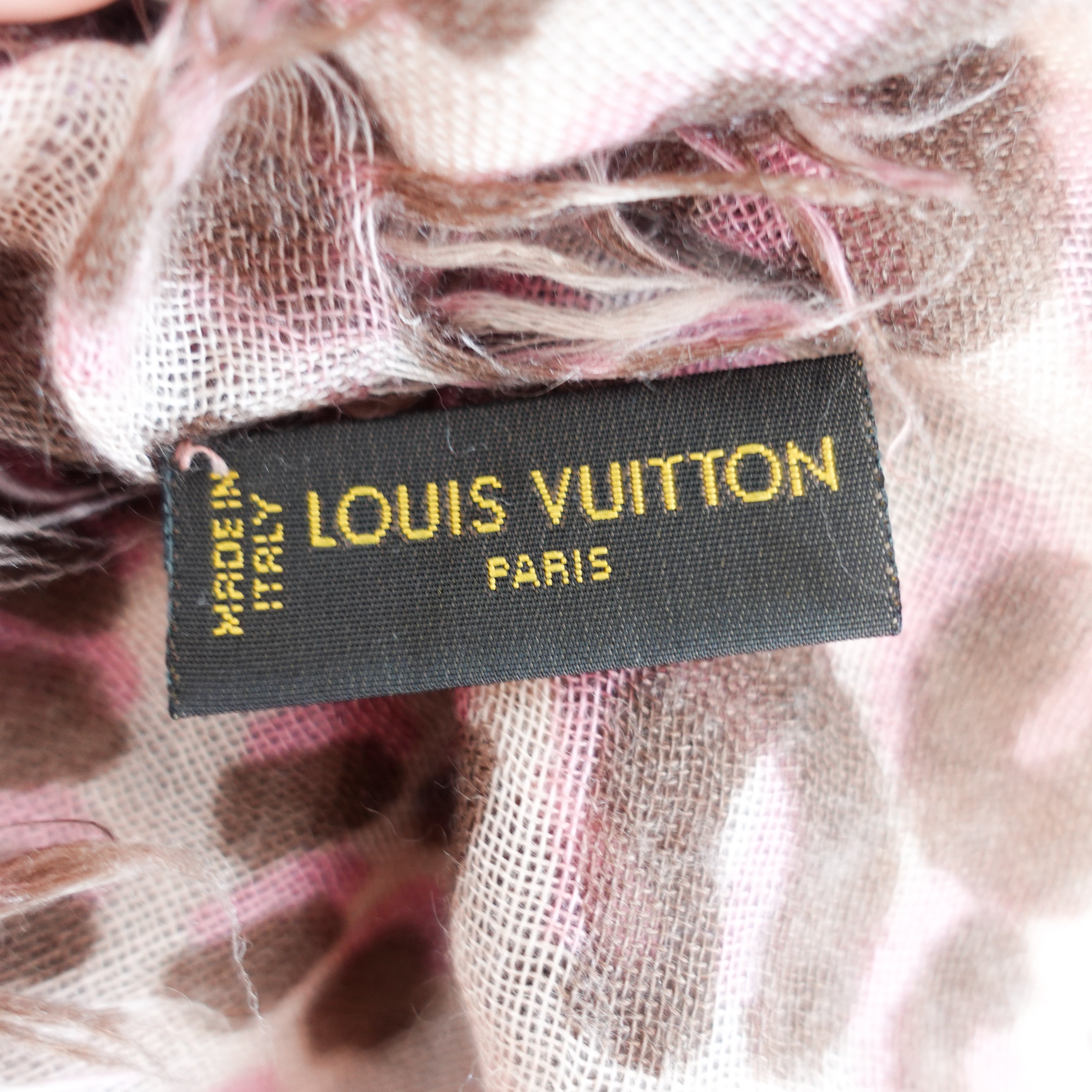 Louis-Vuitton-Brown-and-Pink-Sprouse-Leopard-Print-Scarf-label-picture-Chelsea-London