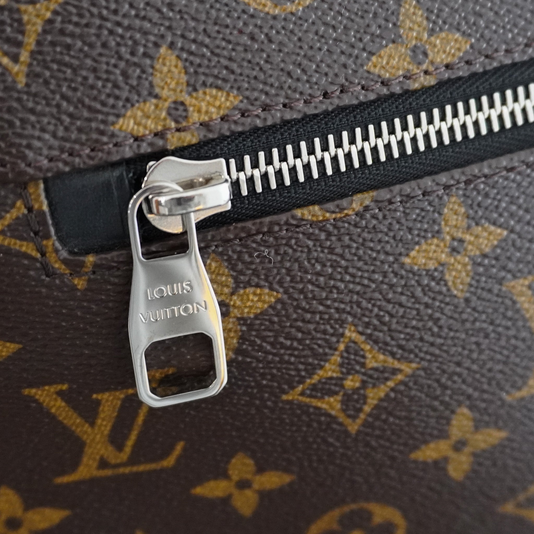 Louis Vuitton District MM Monogram Canvas Messenger Bag RRP £1760 | Authentic Preloved - Reloved Again