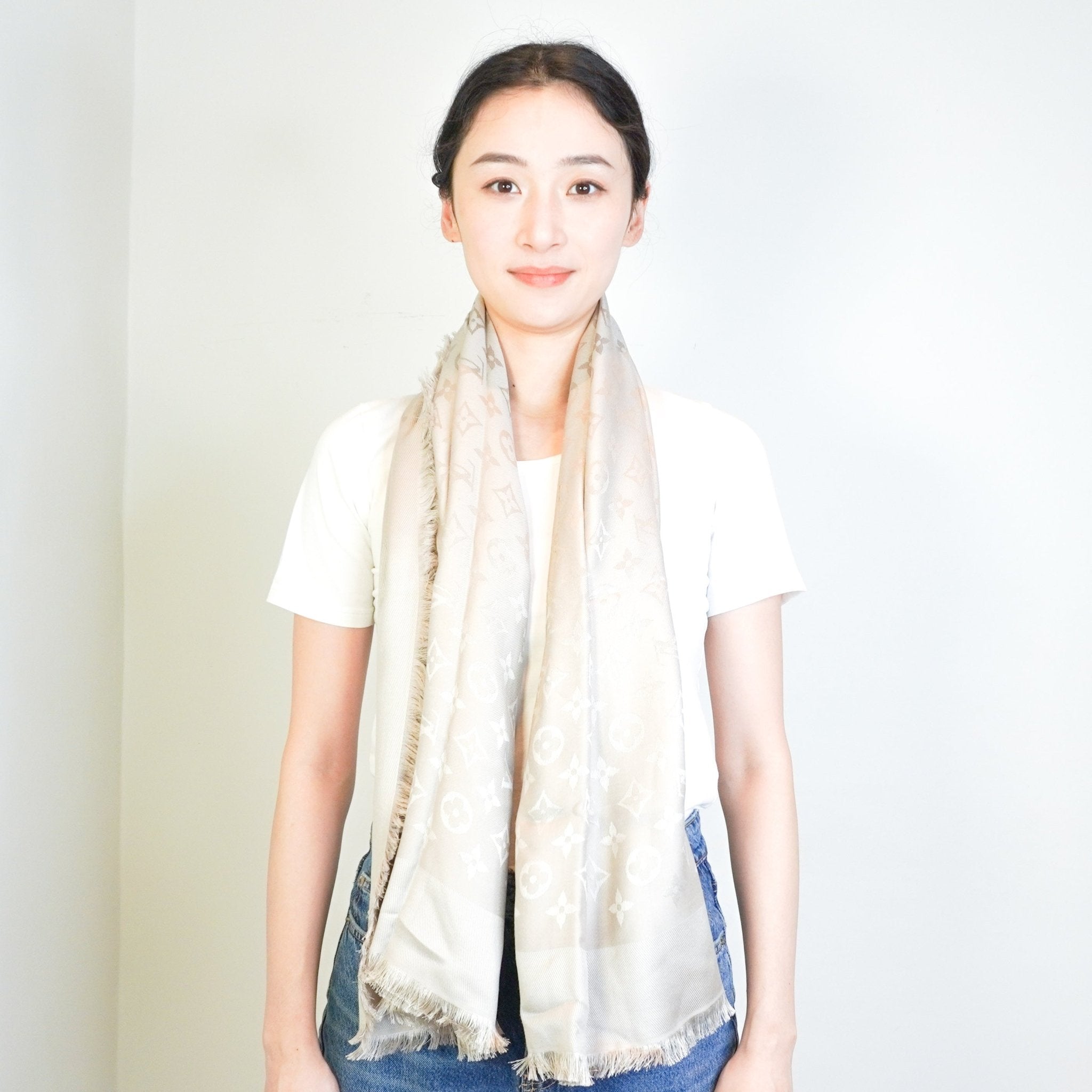 Louis-Vuitton-Light-Grey-Monogram-Shawl-model-picture-Chelsea-London