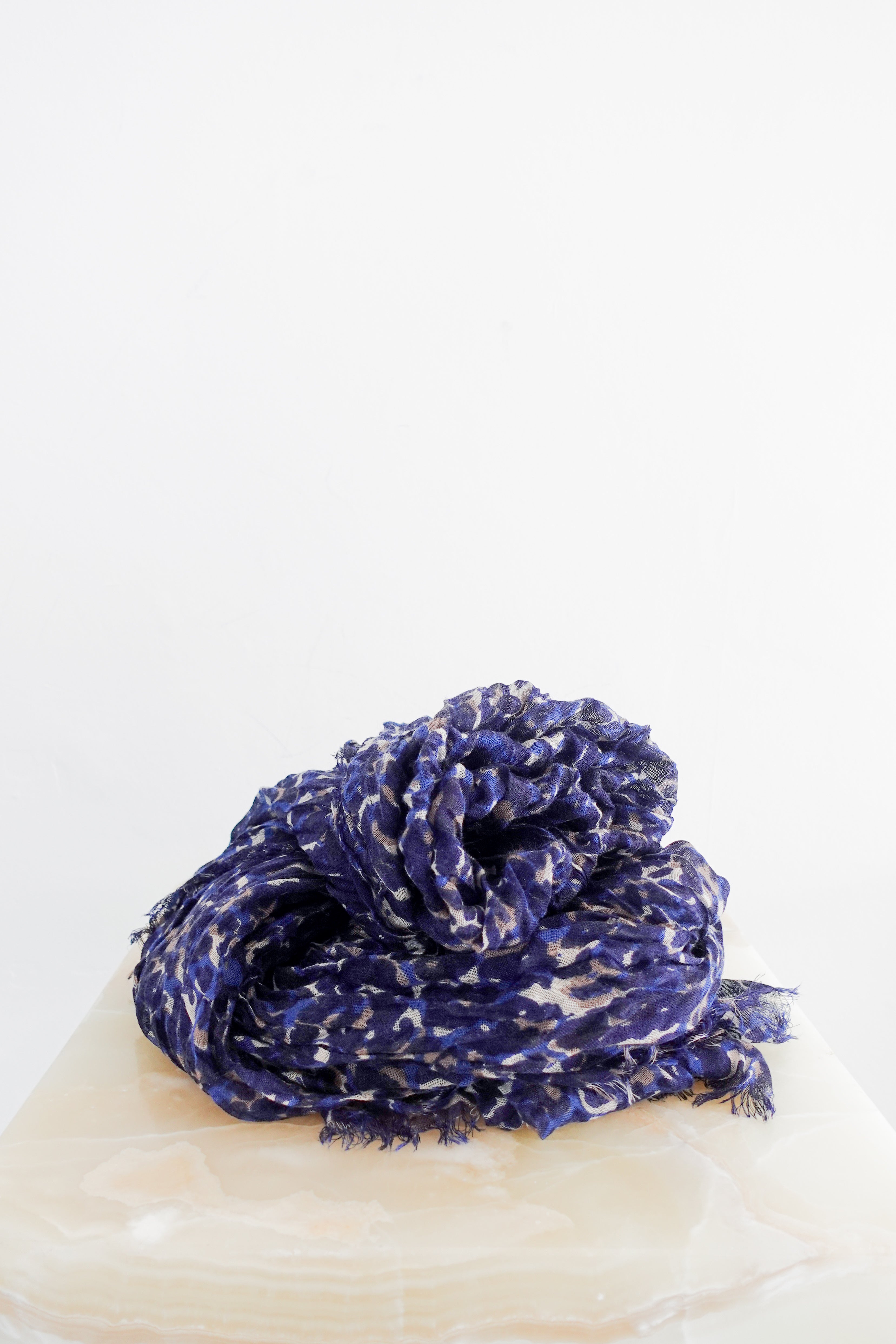 Louis-Vuitton-Stephen-Sprouse-Leopard-blue-scarf-Front-picture