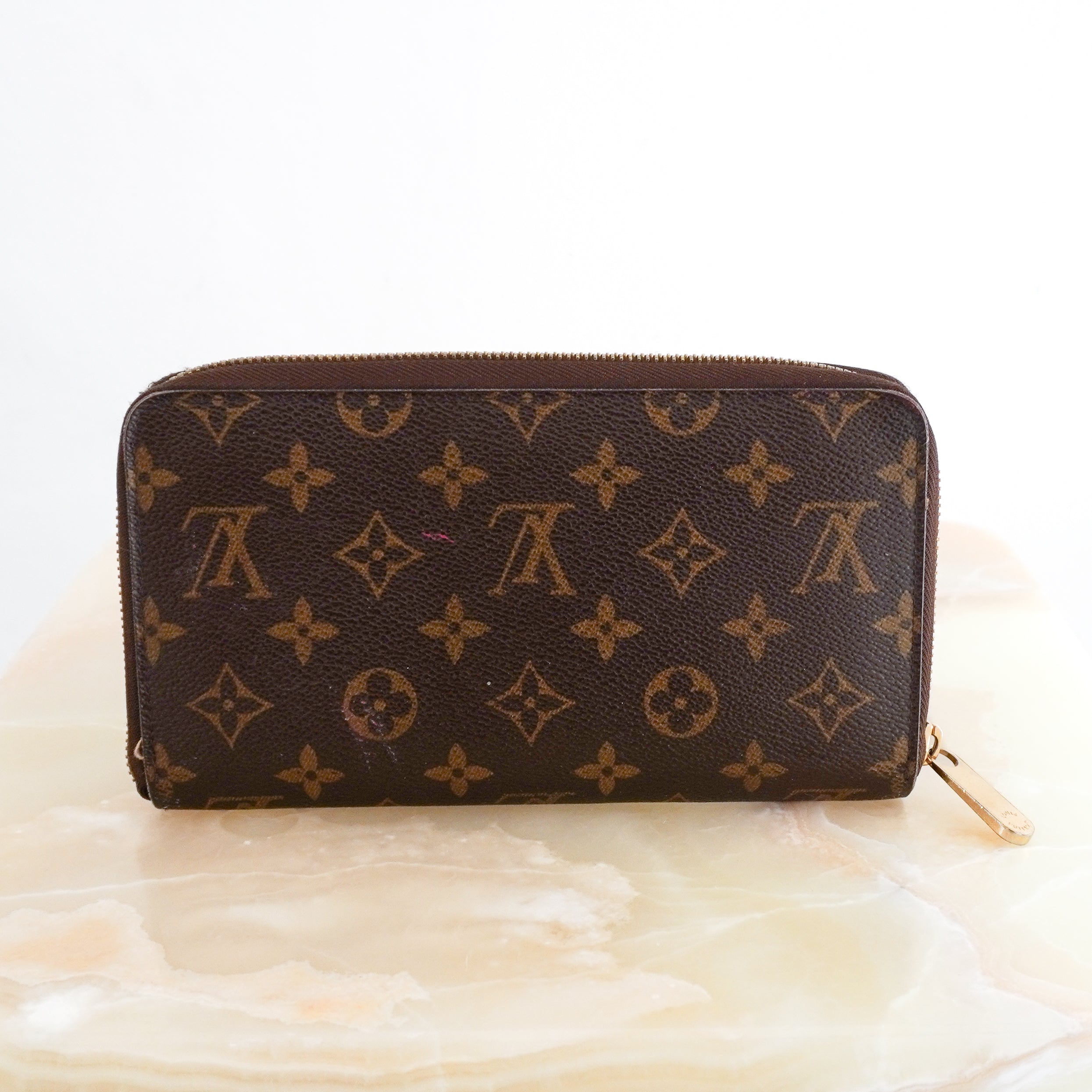 Louis Vuitton Monogram Canvas Zippy Long Wallet back photo chelsea london