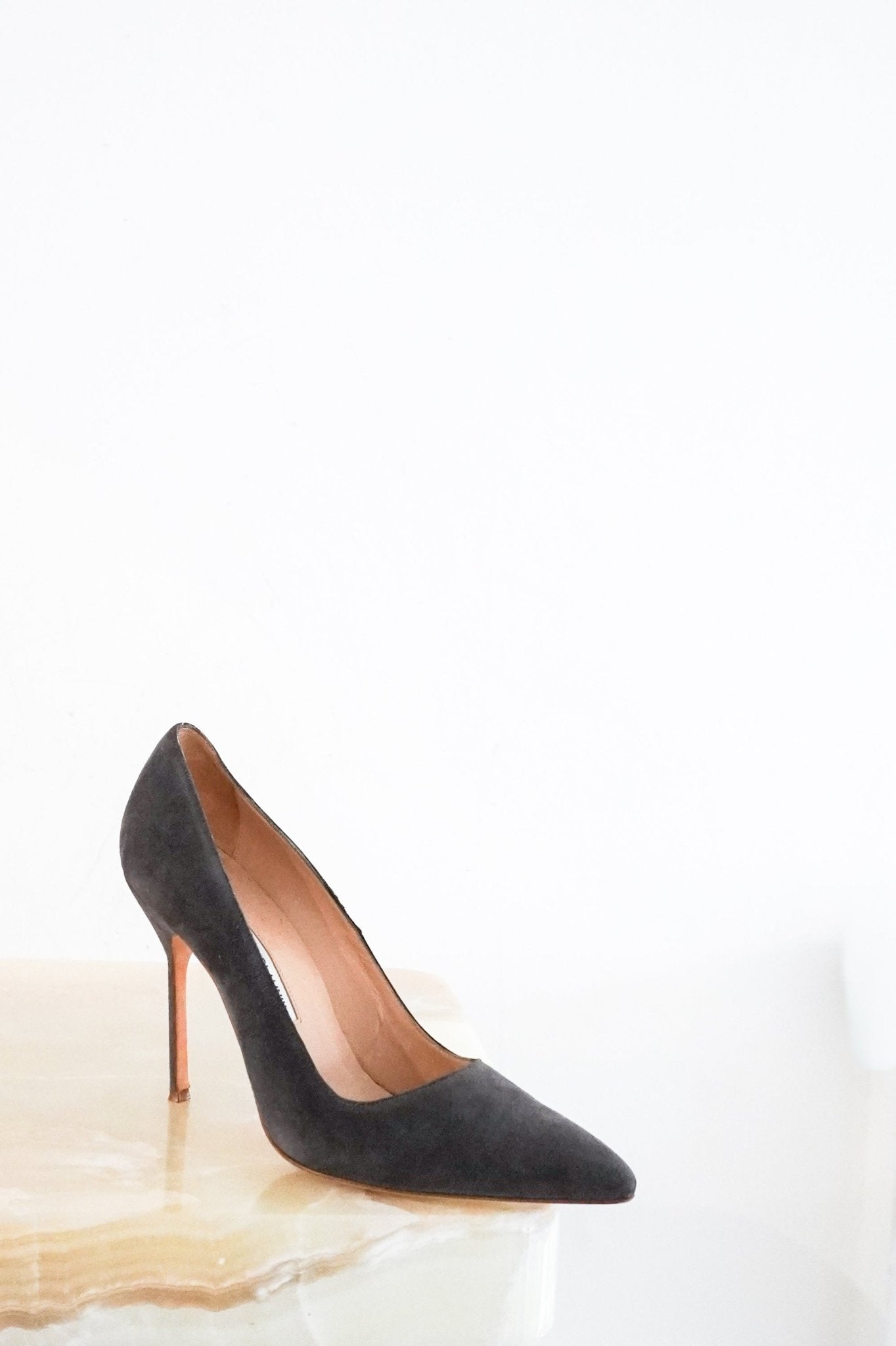 Manolo-Blahnik-Grey-Suede-Pumps-front-picture-Chelsea-London