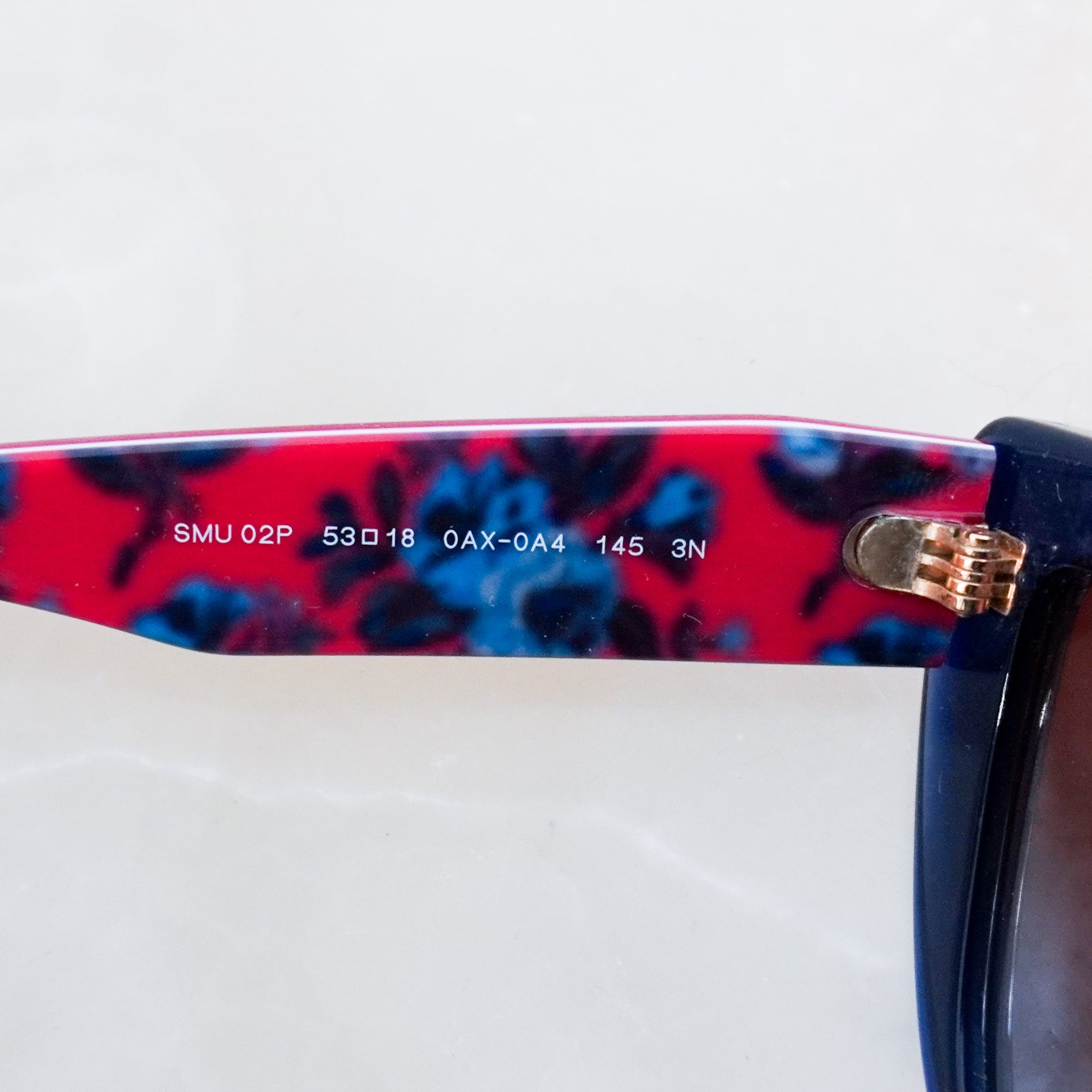 Miu-Miu-Black-&-Red-Cateye-Sunglasses-serial-picture