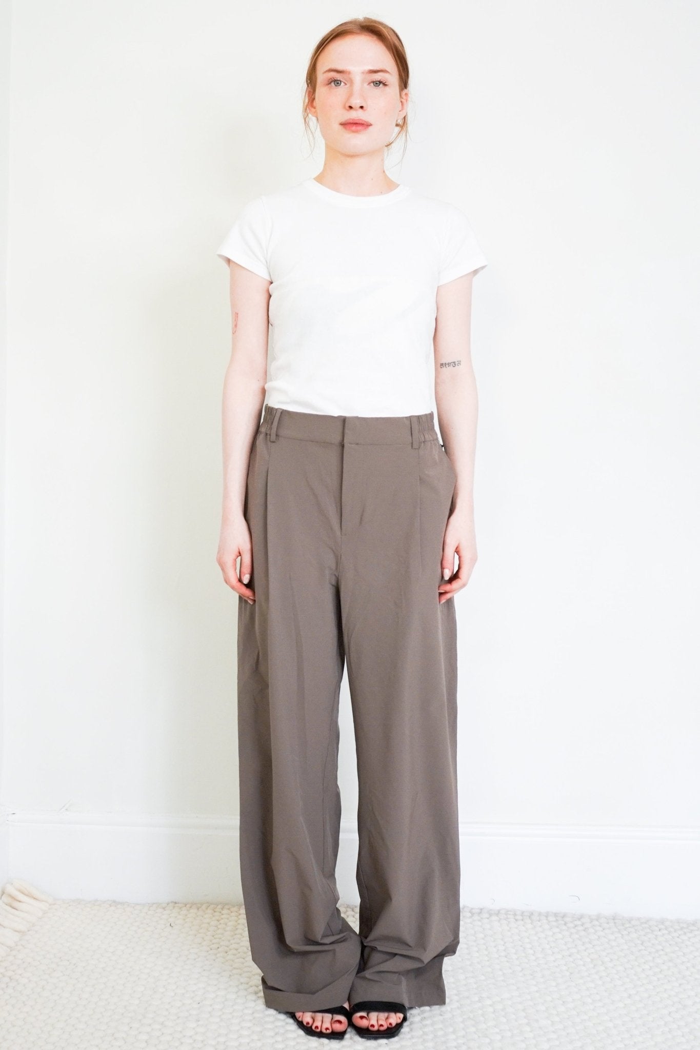 NEW Alo Yoga High Waist Pursuit Trouser in Olive Tree RRP £125 | Authentic Preloved - Reloved Again