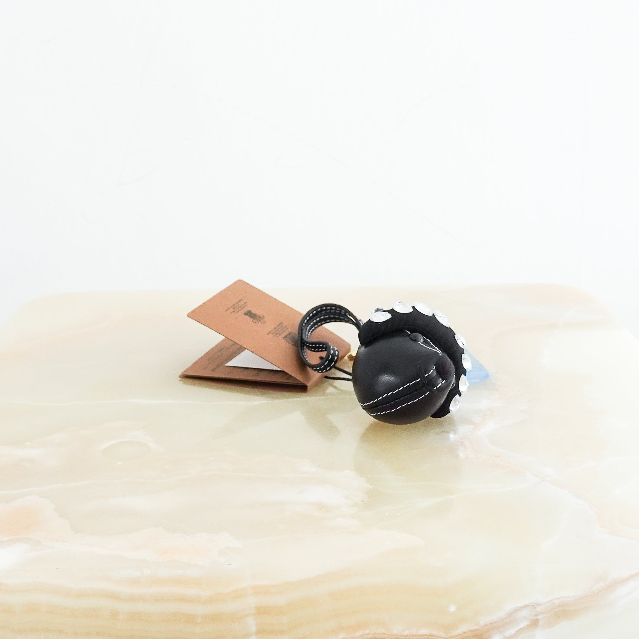 NEW-Burberry-Black-Thomas-Head-Headband-Bear-Rhinestone-Keychain-side-picture