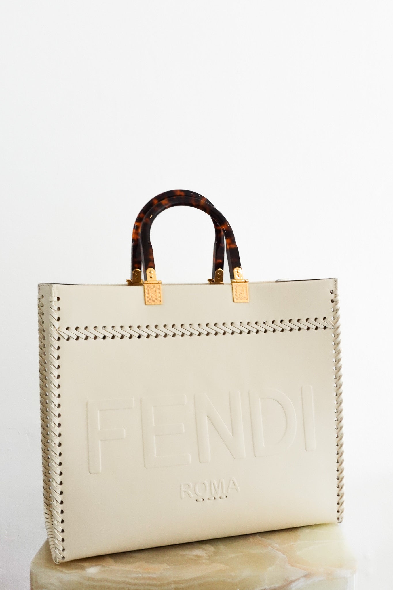 NEW-Fendi-Sunshine-Medium-White-Tote-Bag–firstphoto