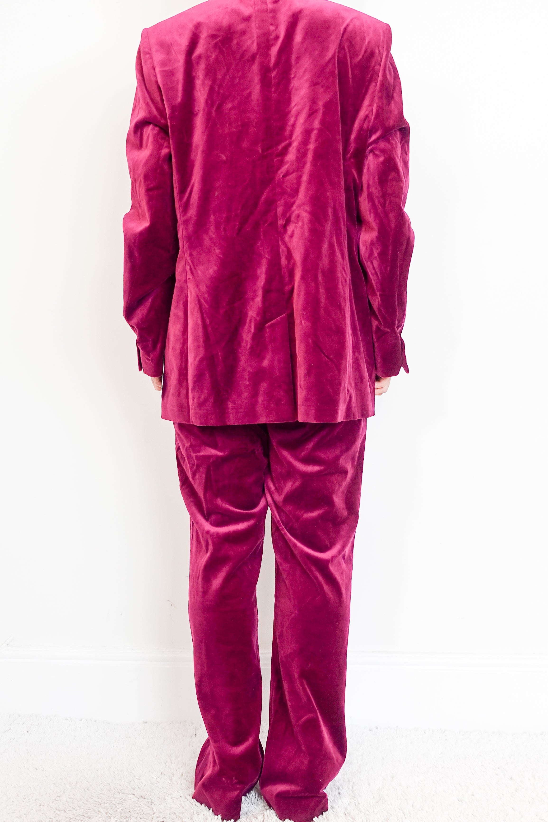 NEW-Jigsaw-velvet-purple-suit-set-back-picture