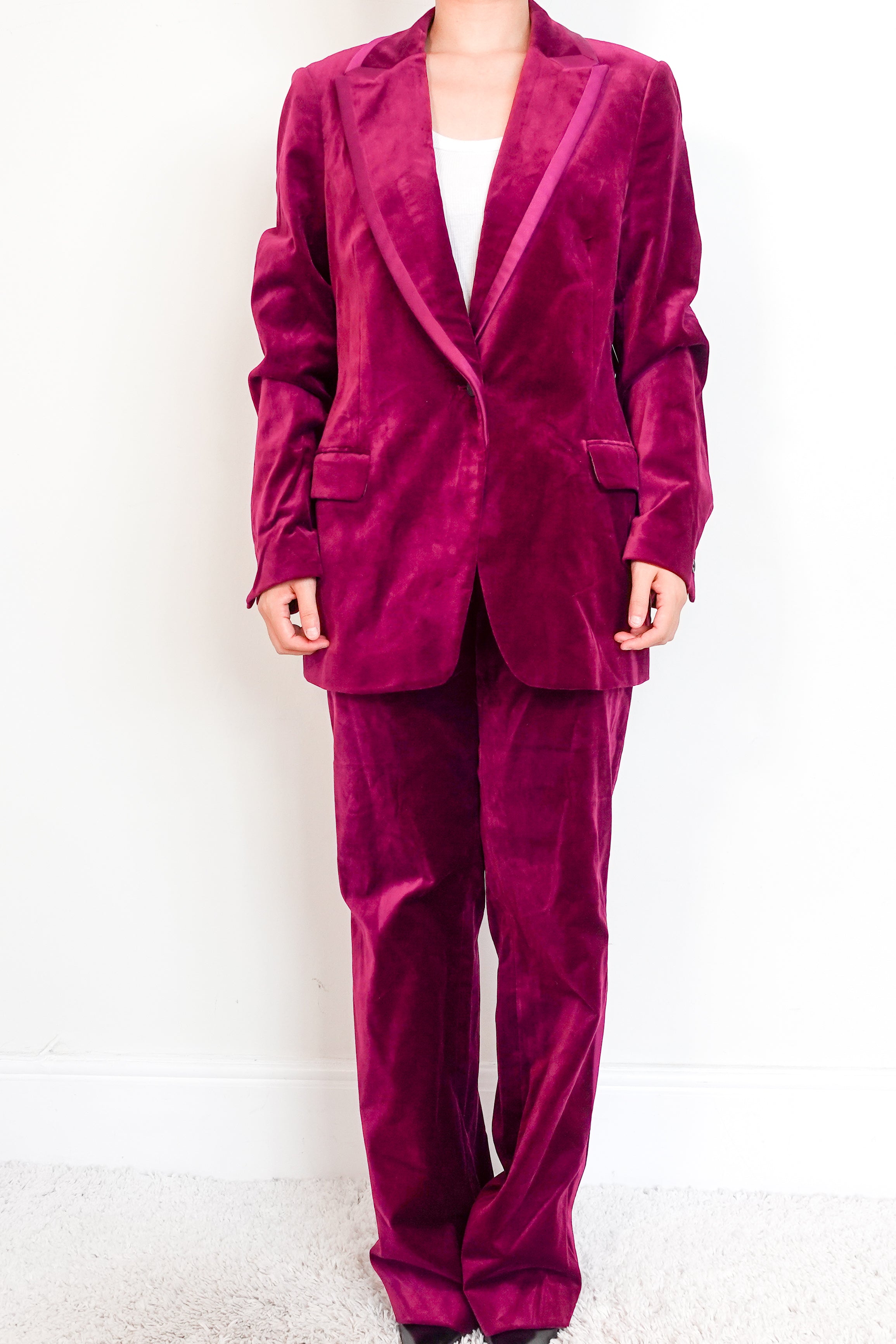 NEW-Jigsaw-velvet-purple-suit-set-front-picture