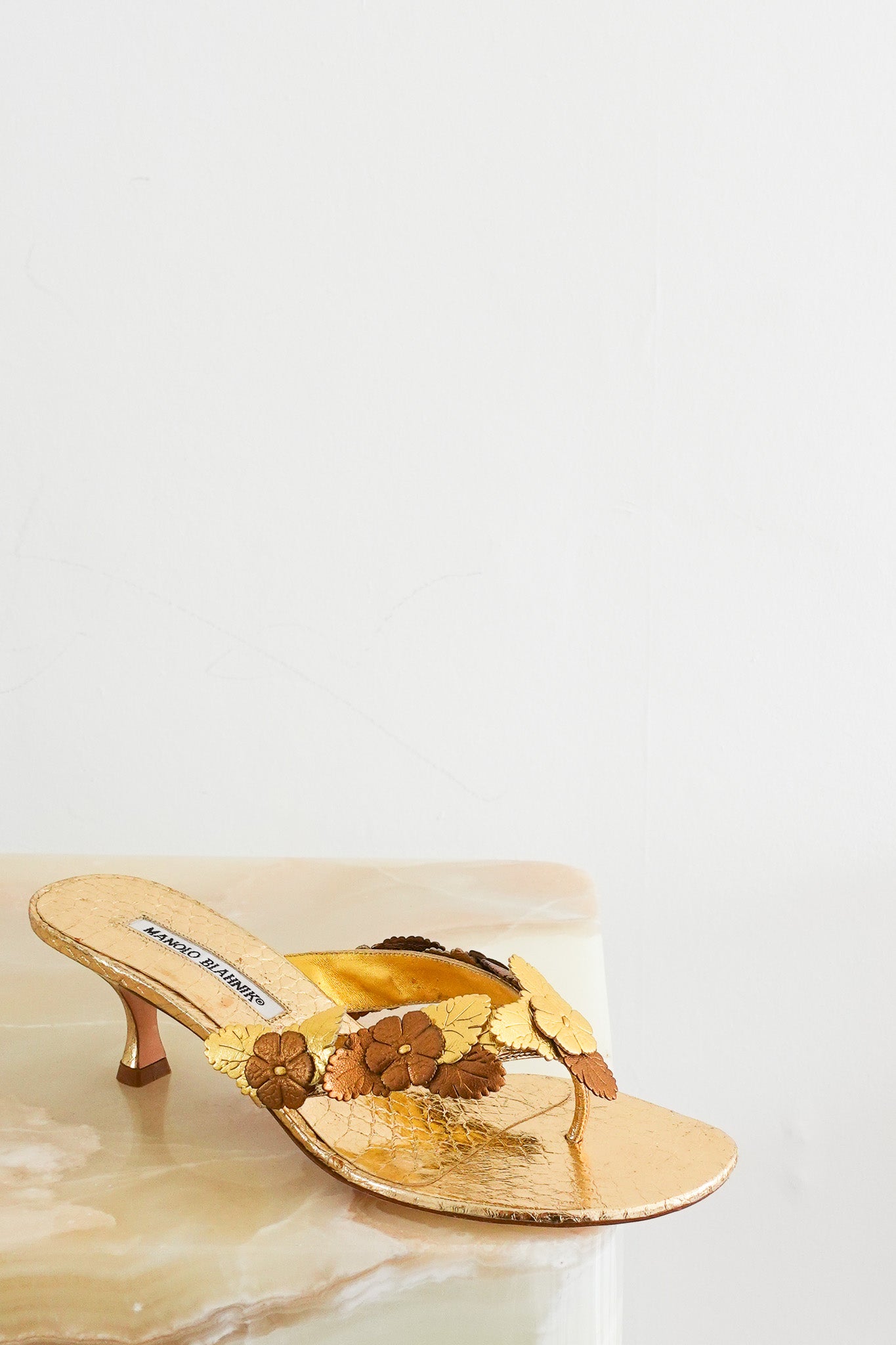 NEW-Manolo-Blahnik-Gold-Flower-Sandals–firstphoto