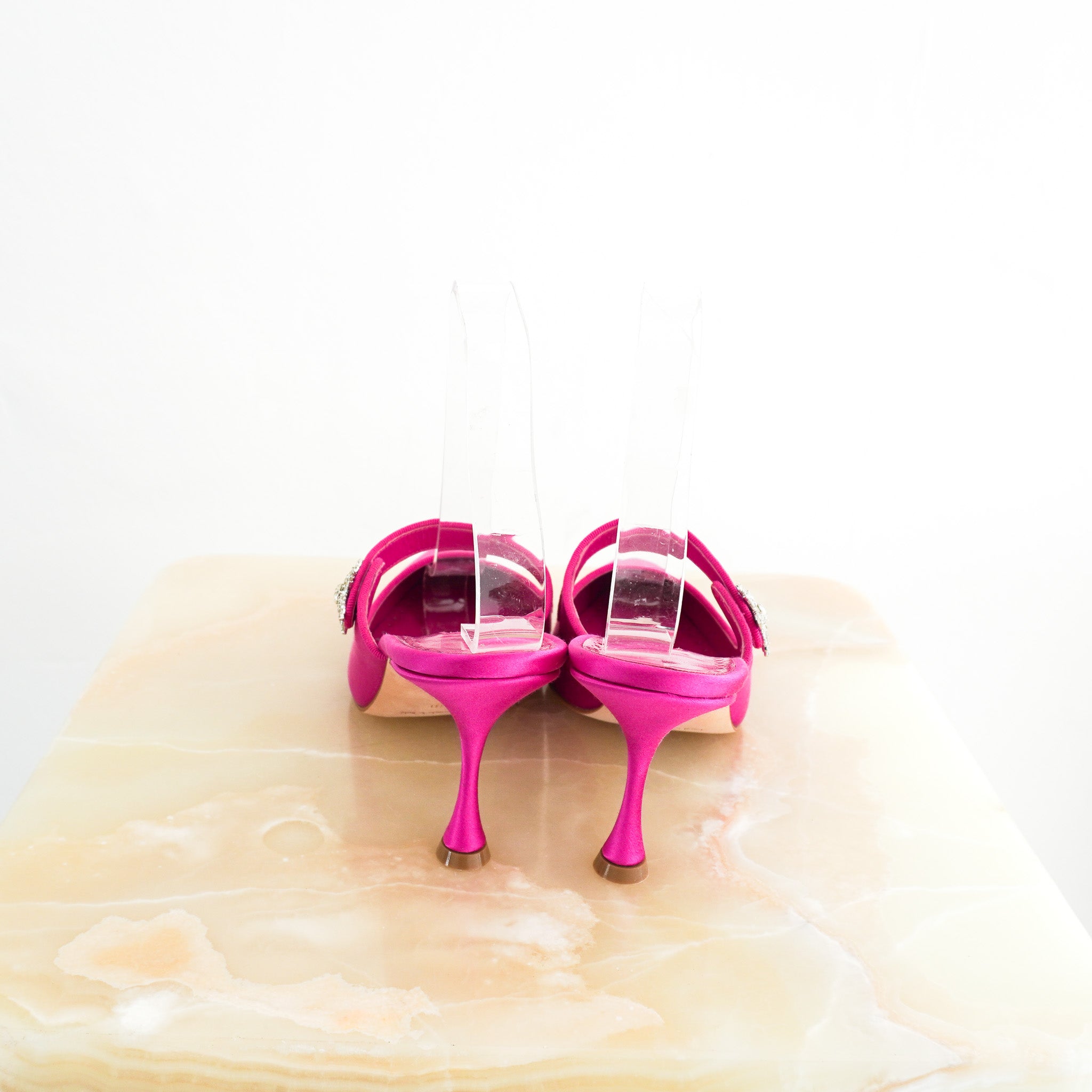 NEW-Manolo-Blahnik-Lurum-Crystal-Embellished-Pumps-in-Pink-back-picture
