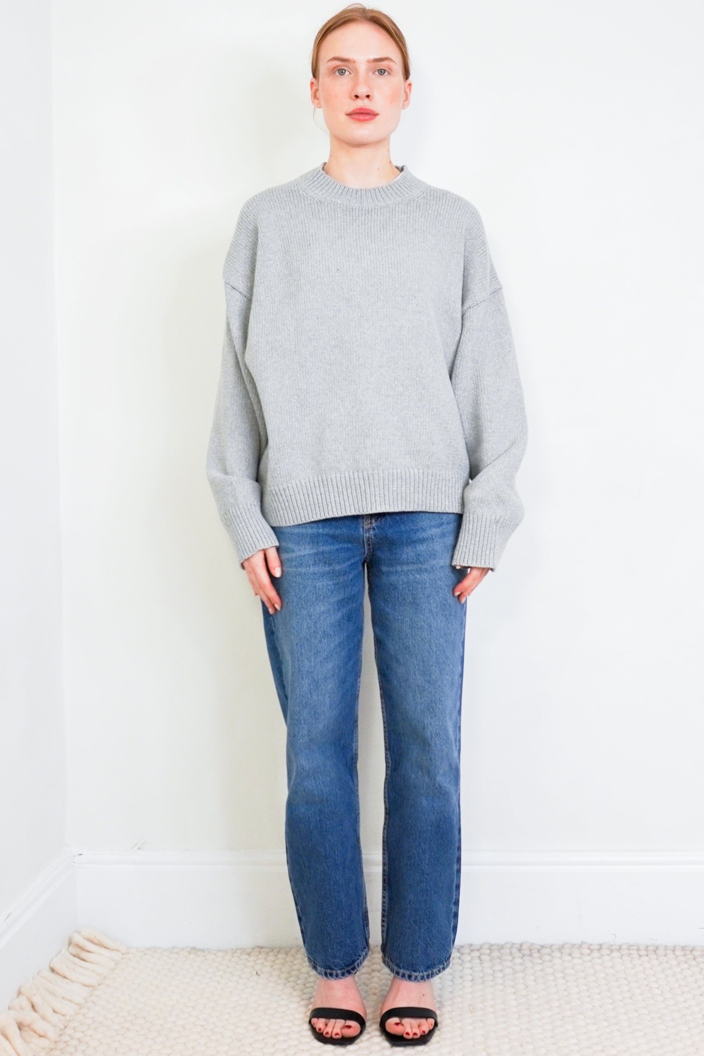 NEW -theory-Light-Heathe- Grey-Cotton-Jumper-front-picture-Chelsea-london