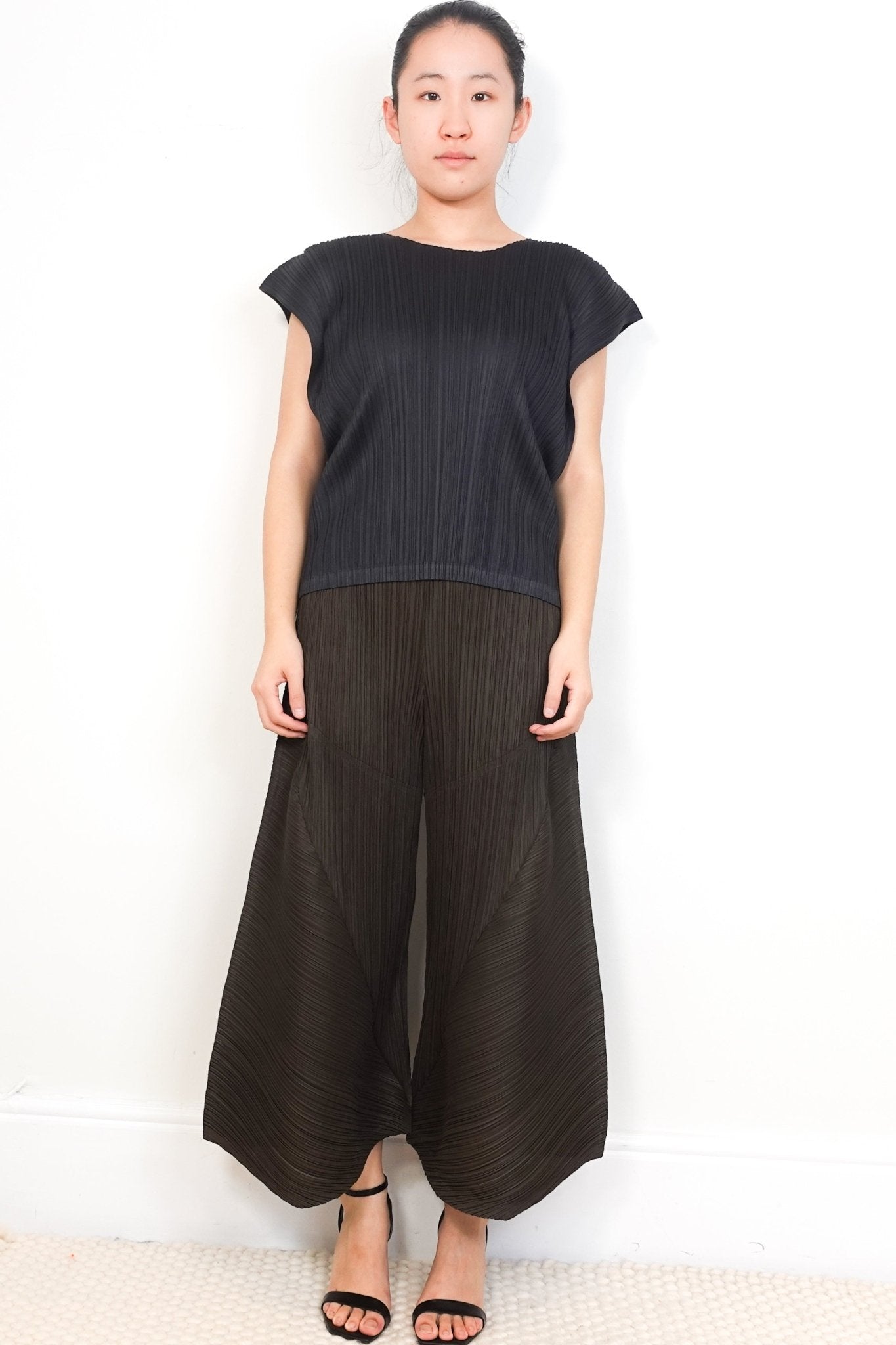 CURRENT SEASON Pleats Please Issey Miyake Black T-Shirt RRP £250 | Authentic Preloved - Reloved Again