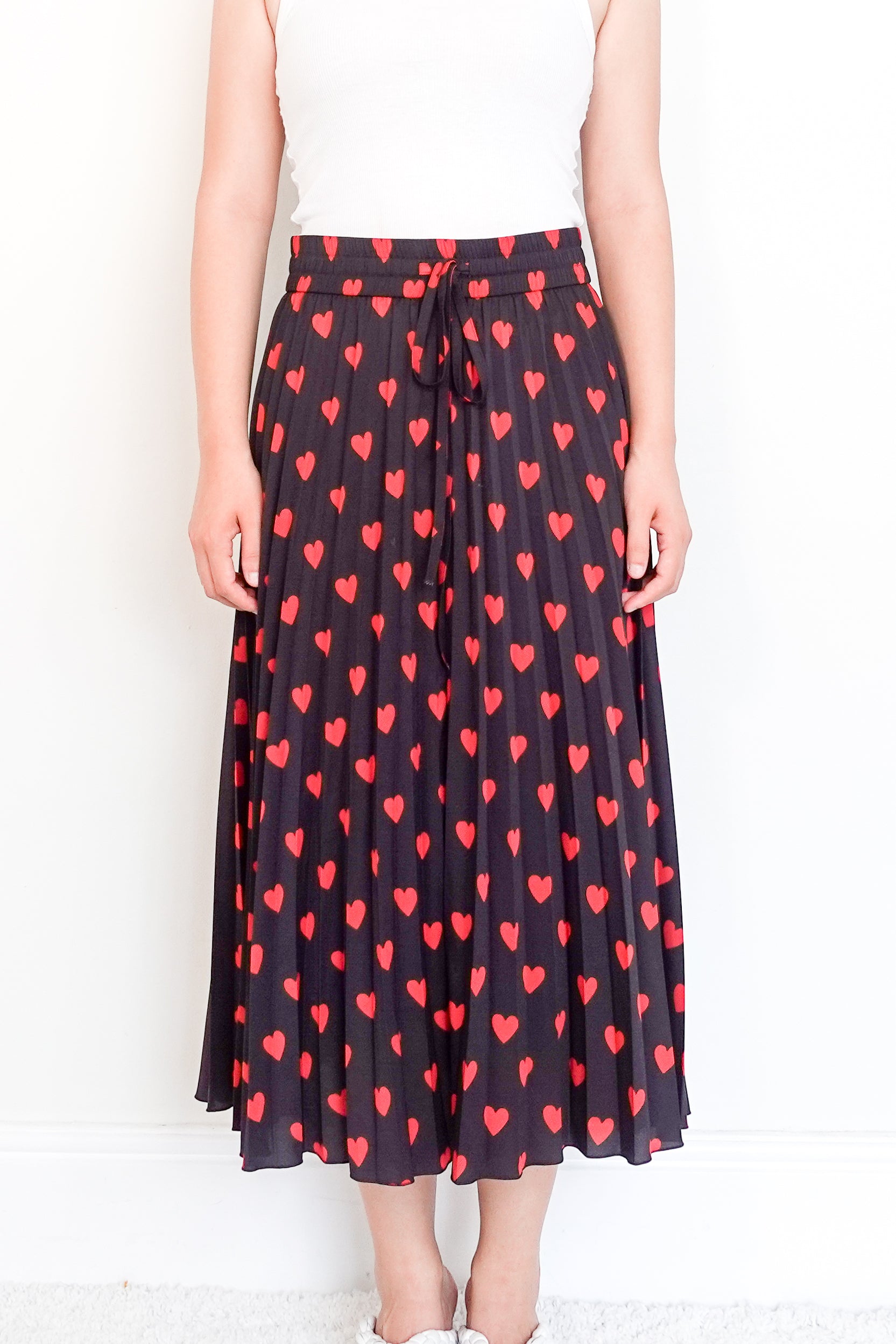 Red-Valentino-Black-Love-Heart-Design-Pleated-Midi-Skirt-front-picture