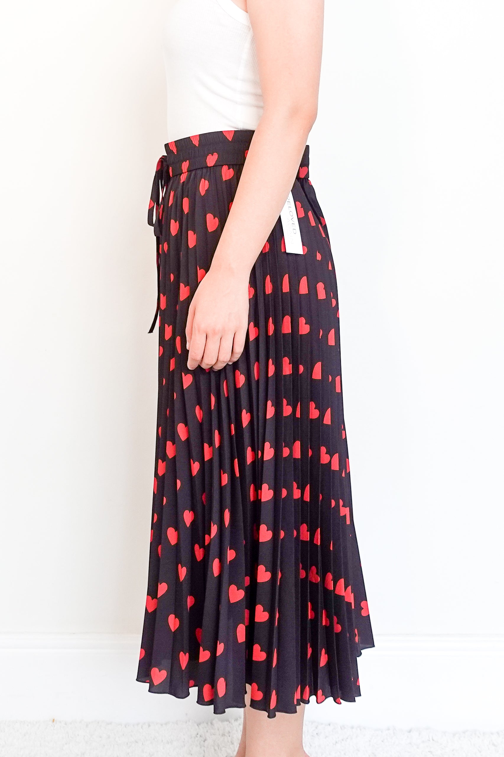 Red-Valentino-Black-Love-Heart-Design-Pleated-Midi-Skirt-side-picture