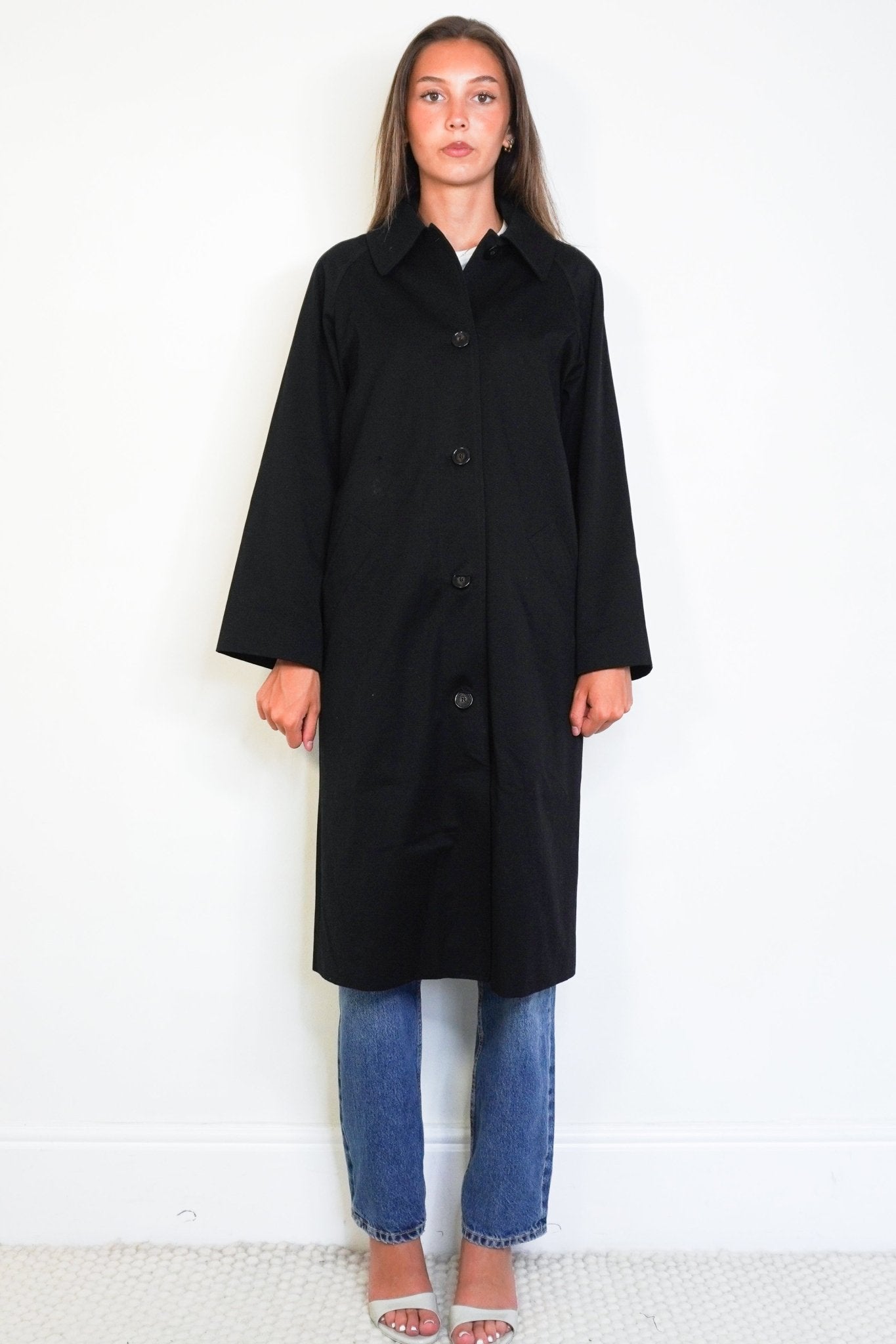 Sézane Clyde Black Cotton Trench Coat front photo chelsea london