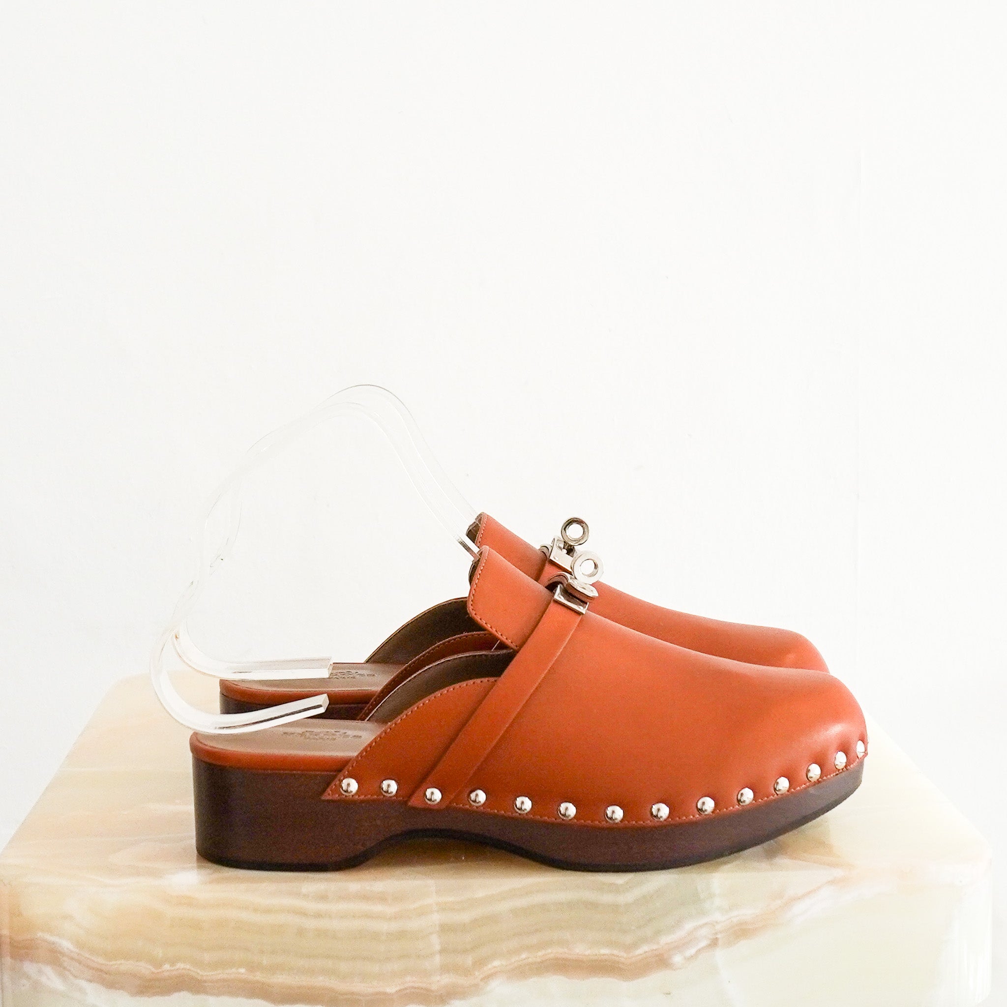 Side Hermès Carlotta Mules in Natural Heritage Calfskin