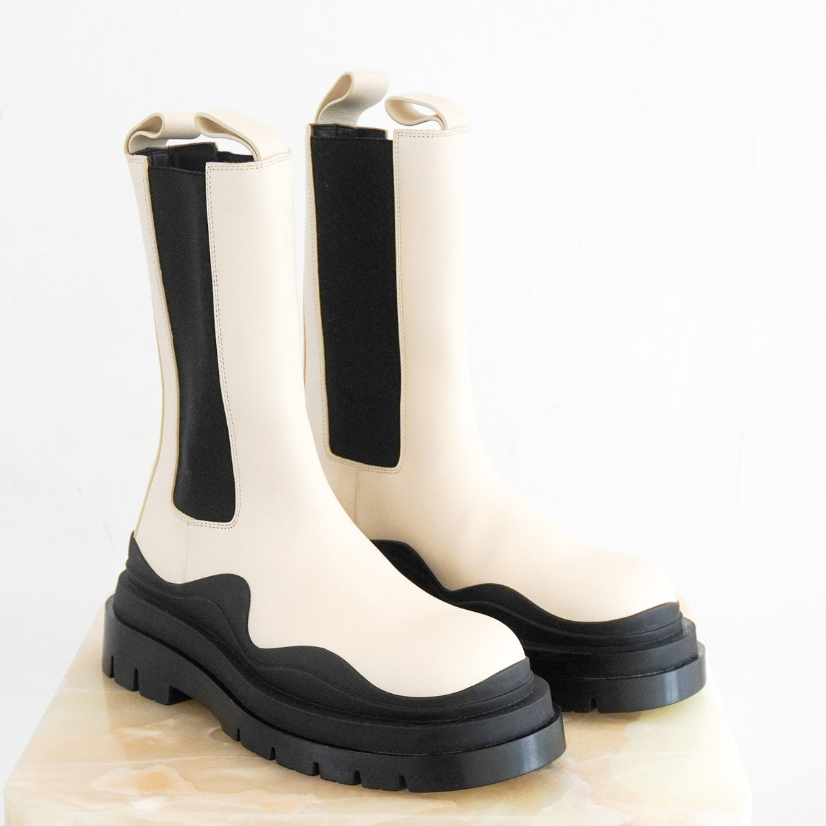 Side Image: Bottega Veneta Tire Chelsea Boots in Sea Salt Leather 