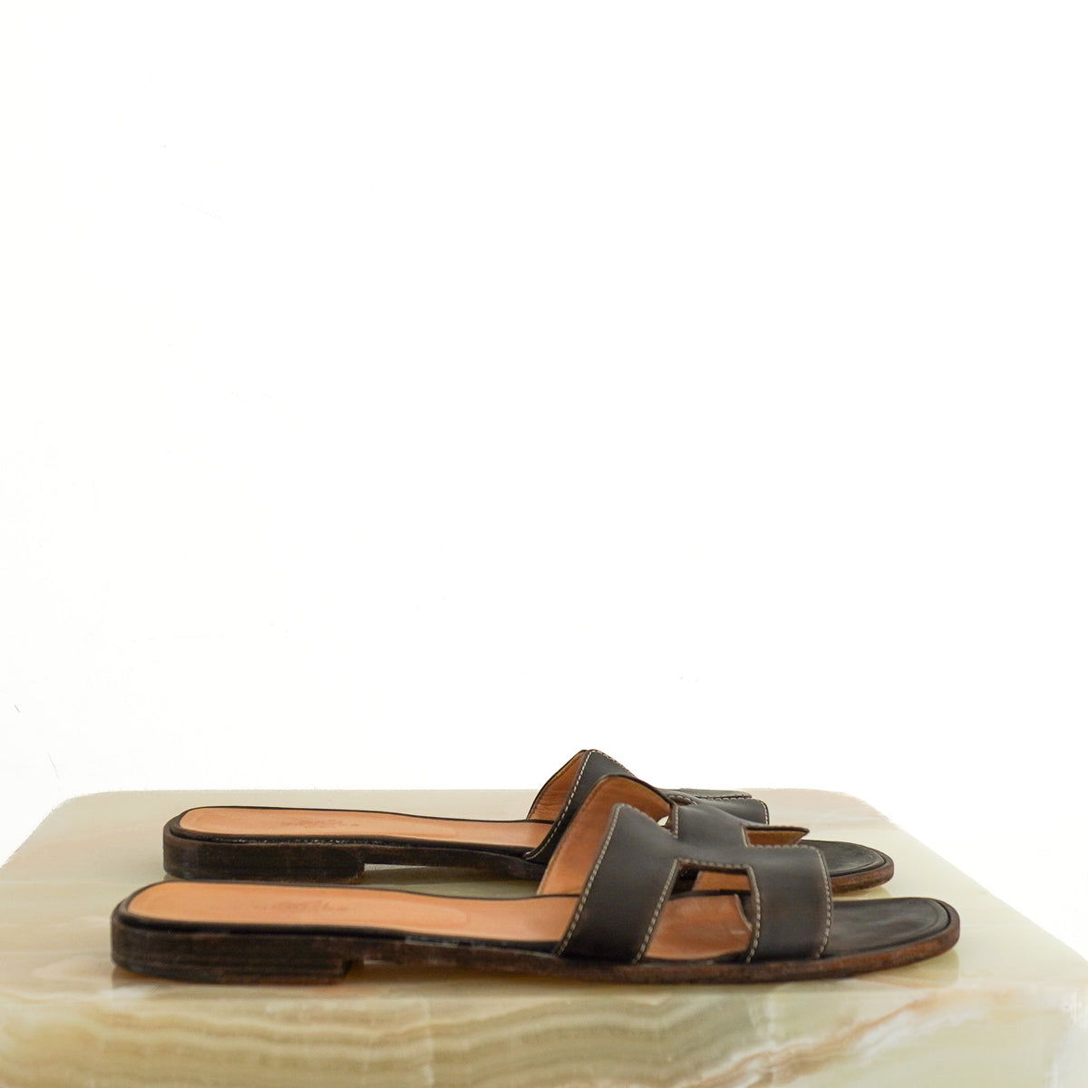 Side Image: Hermes Oran Sandals in Brown
