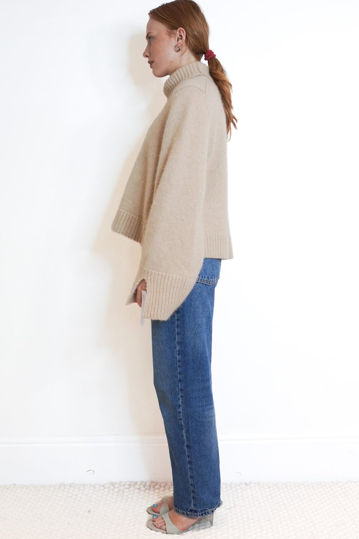 Side Image: Khaite Willem Cashmere Sweater 