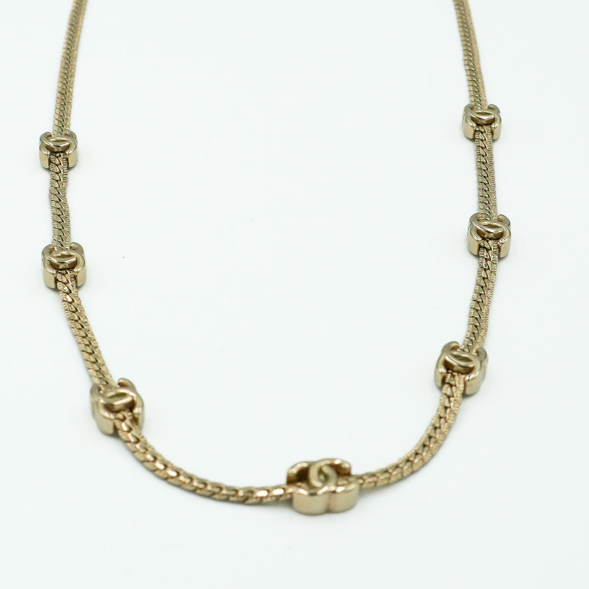 Metal CC Short Chain Necklace Gold | FINAL SALE - Reloved Again