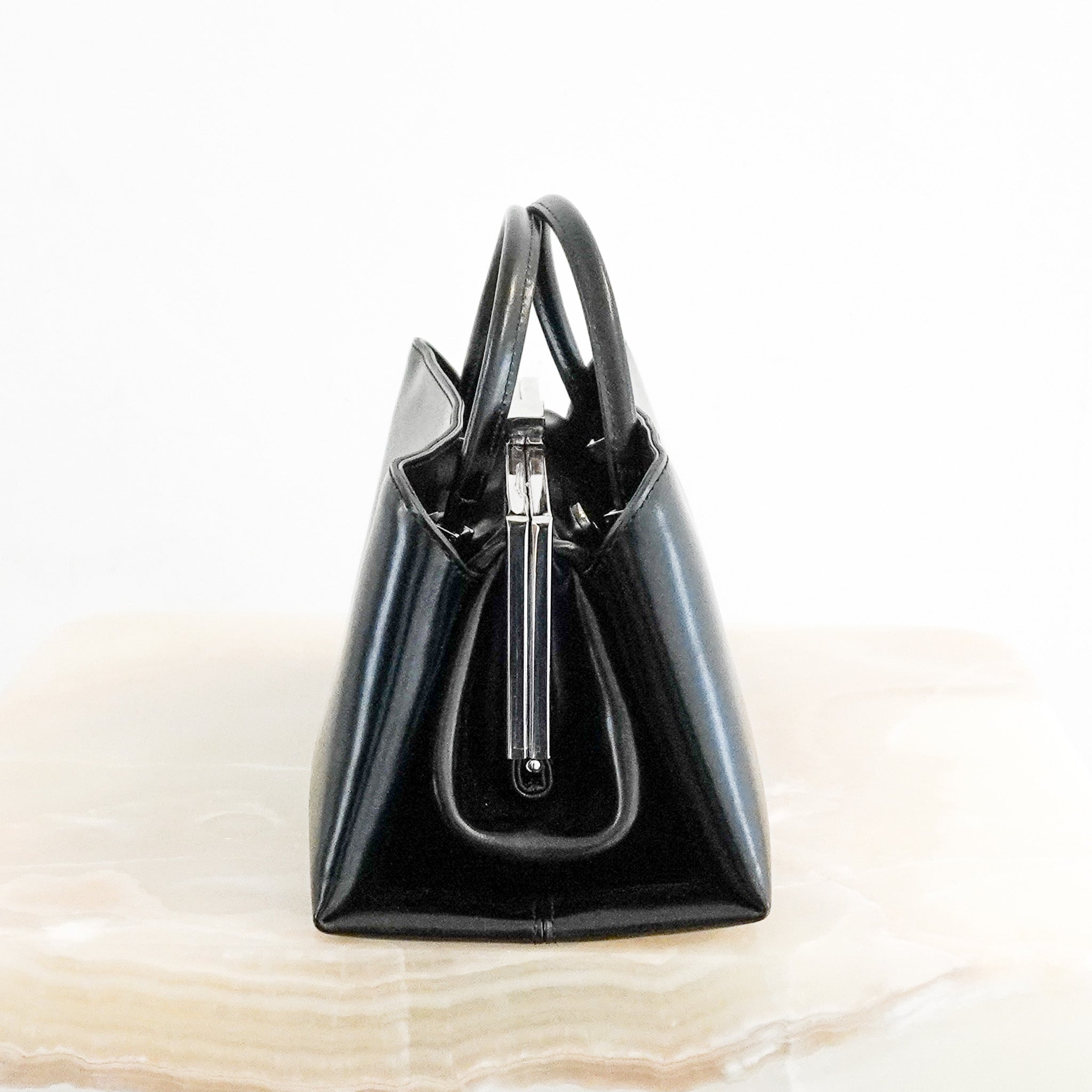 Side Image: VERAFIED Eclair Bag in Black