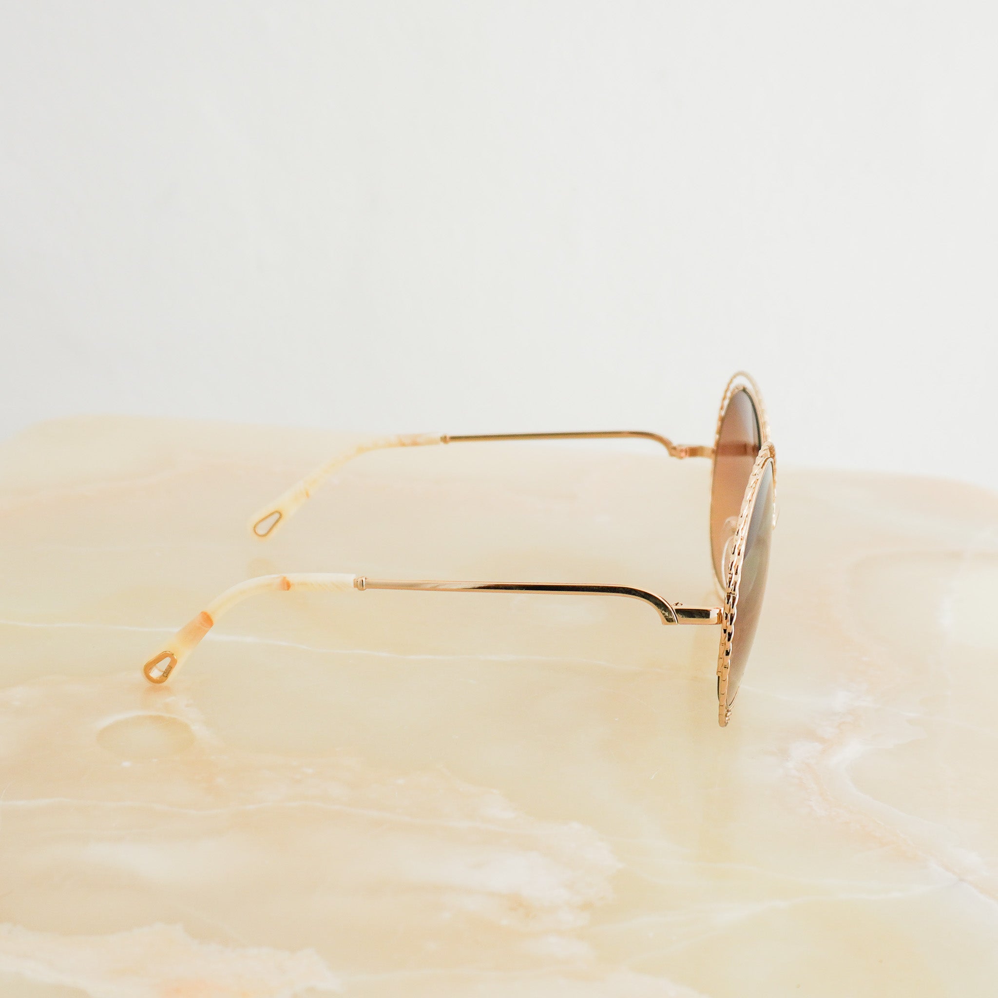 Side image of the Chloe Round Carlina Sunglasses