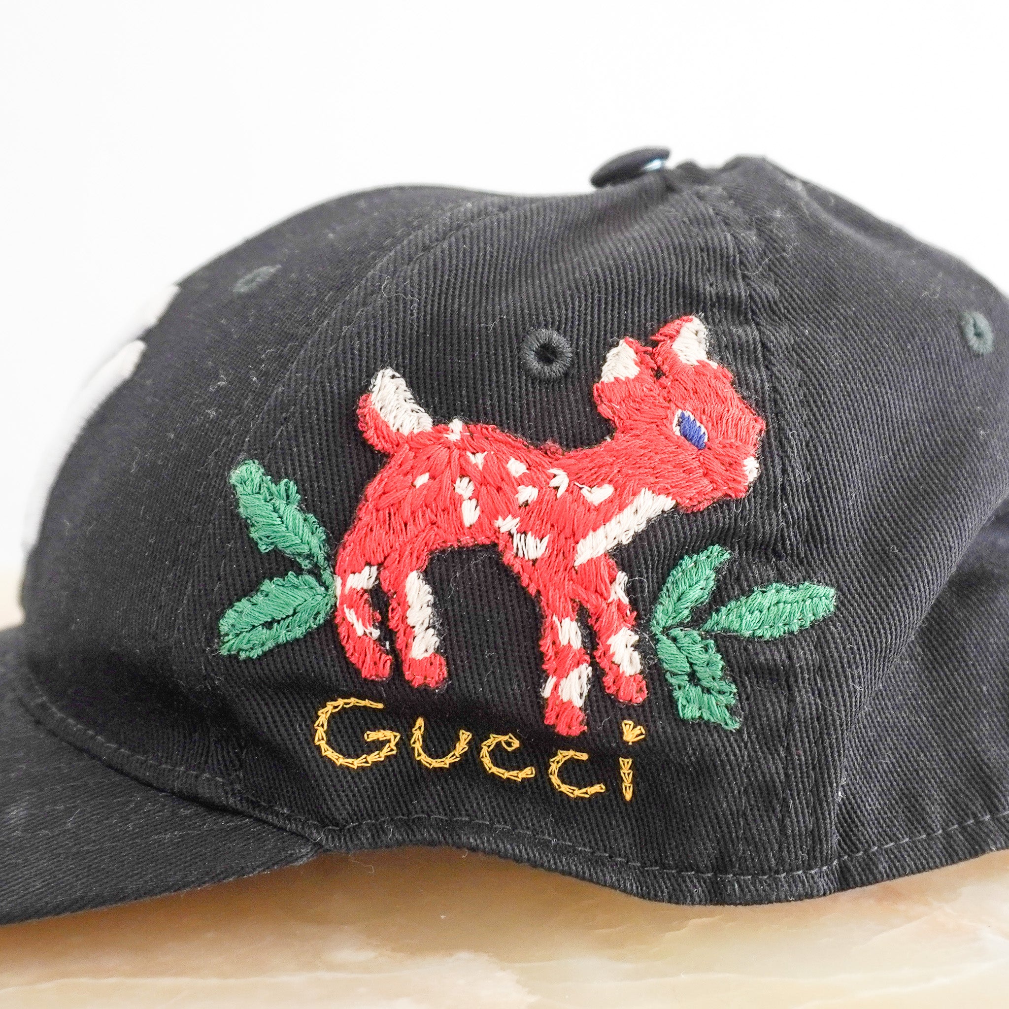 Side image of the Gucci X New York Yankees Baseball Hat