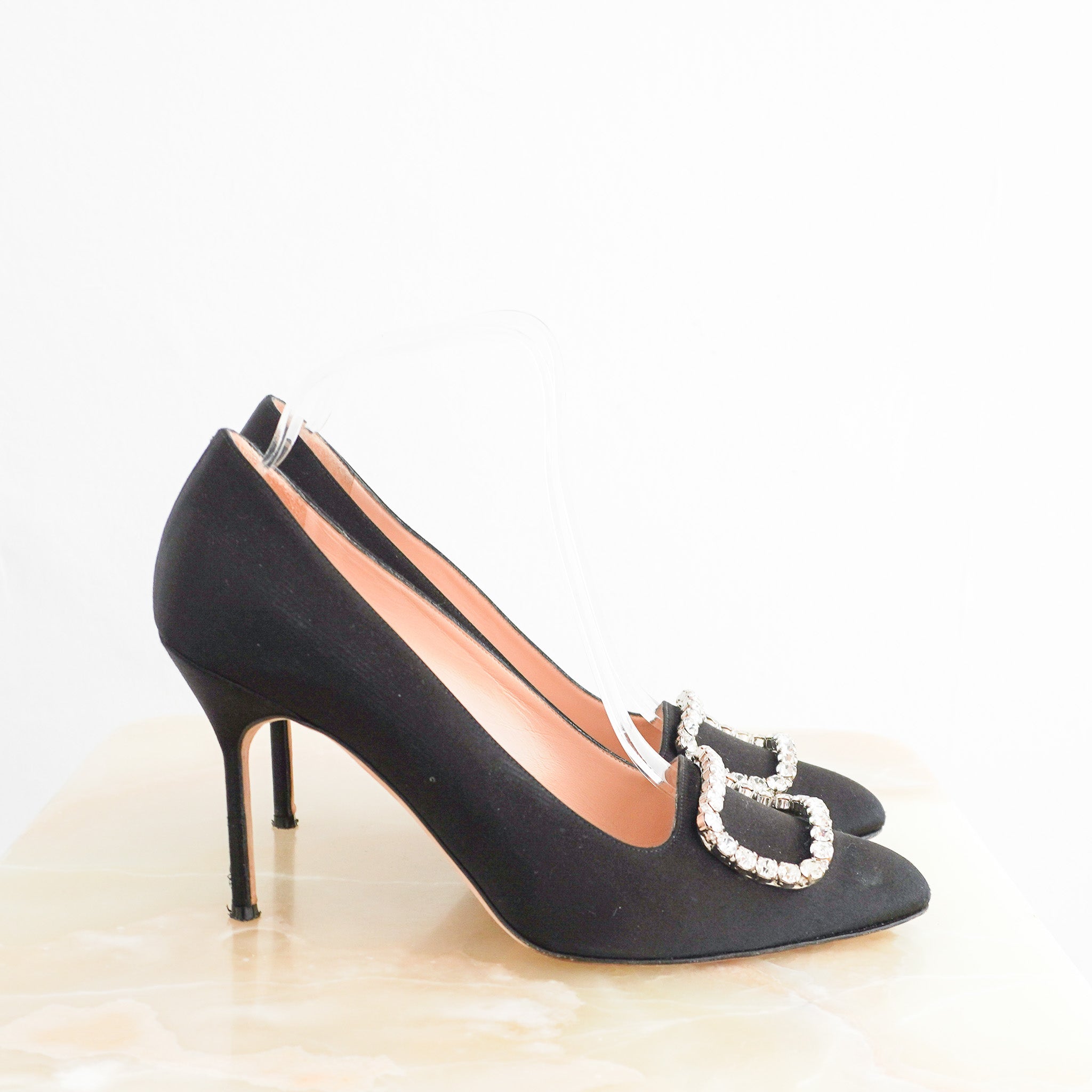 Side image of the Manolo Blahnik Satin Hangisi 