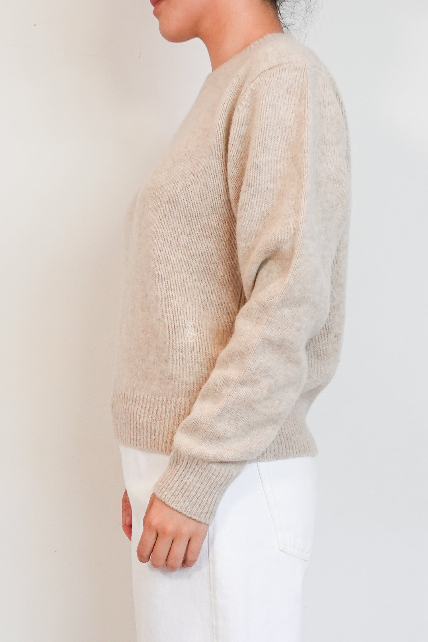 Sporty-and-Rich-comfy-wool-cream-sweater-with-embroidered-logo-side-picture