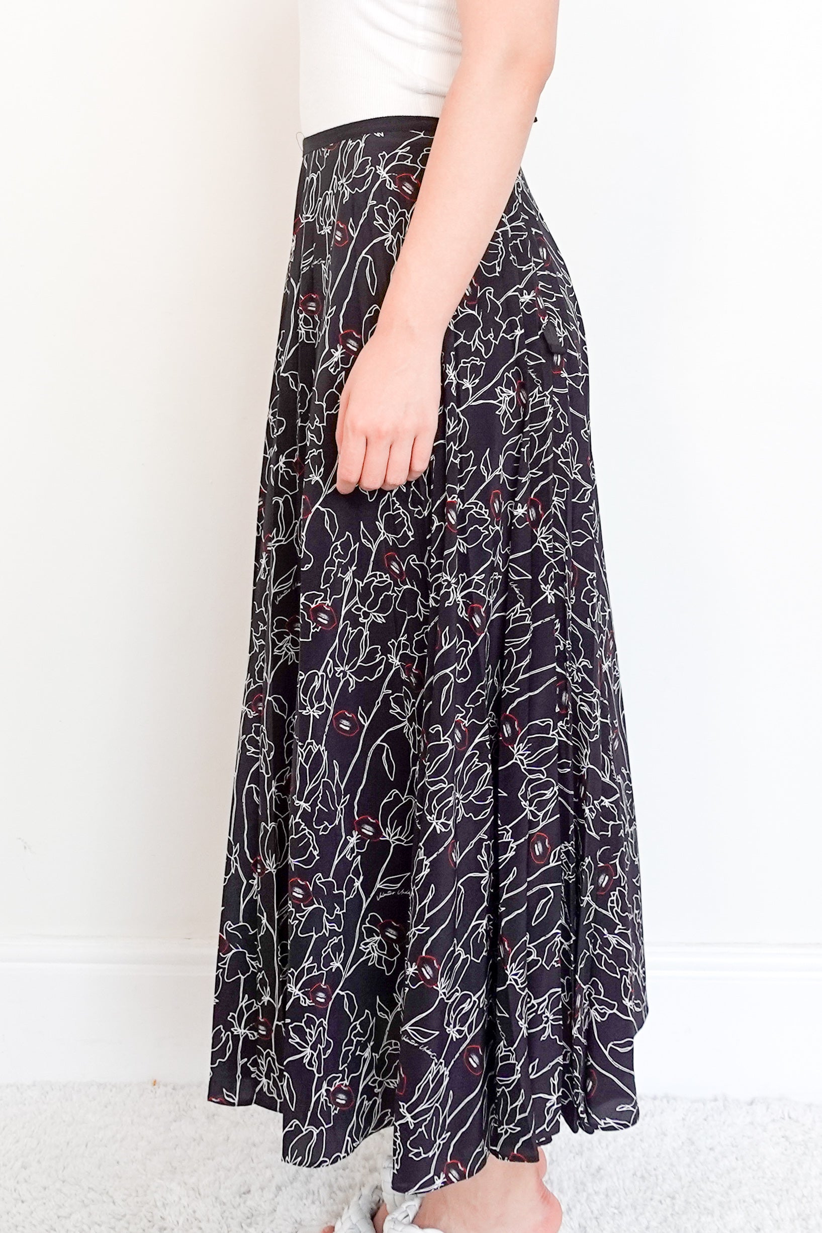 Valentino-Lips-print-Black-Midi-Skirt-side-picture