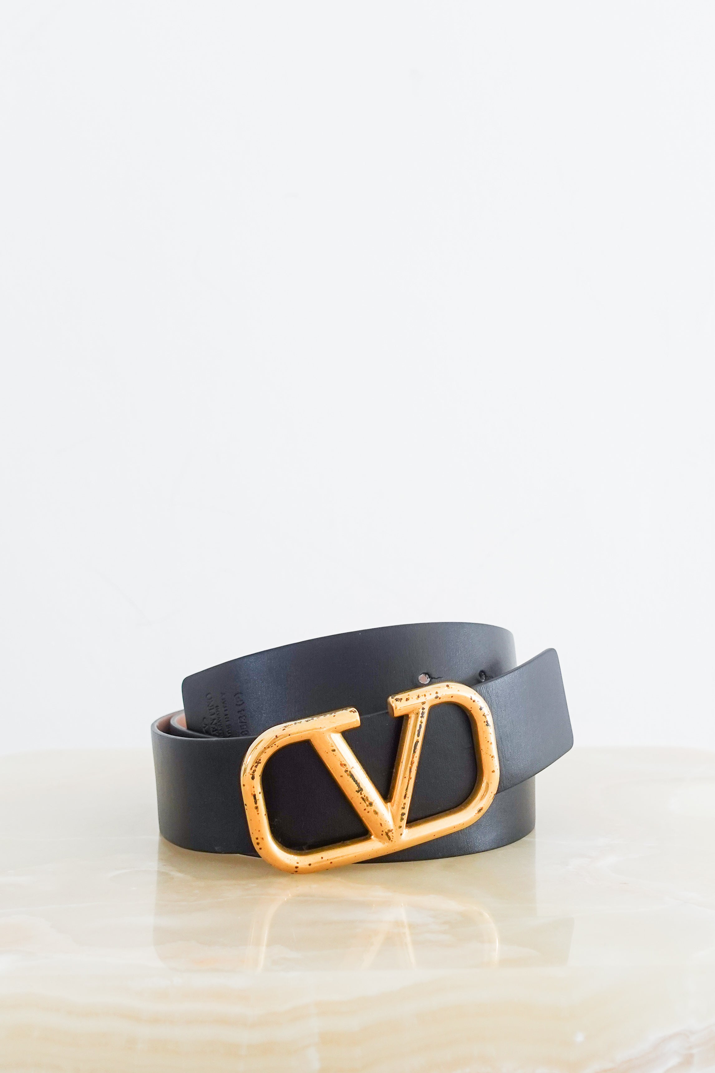 Valentino-V-Logo-Black-Belt-Front-picture