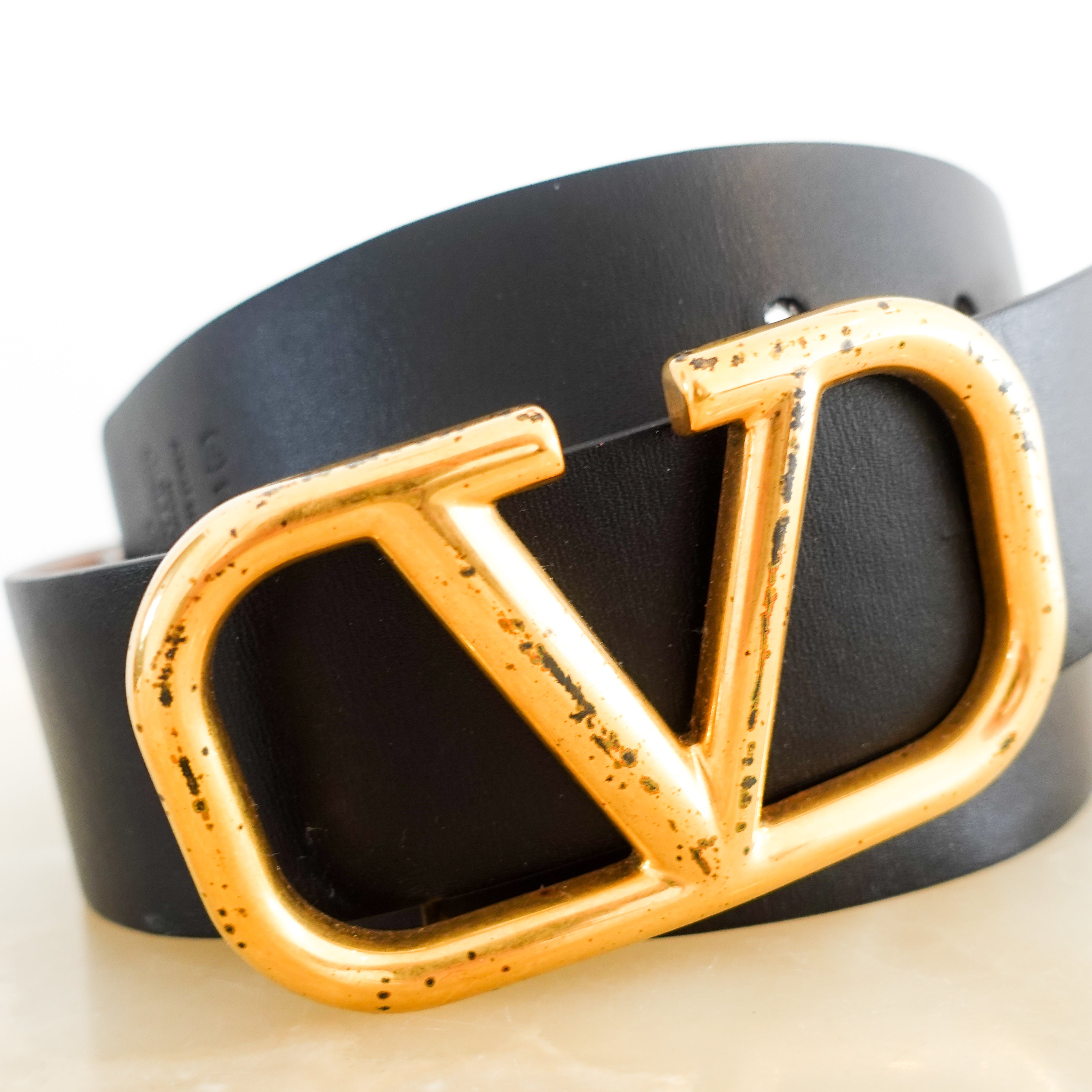 Valentino-V-Logo-Black-Belt-hardware-close-up-picture