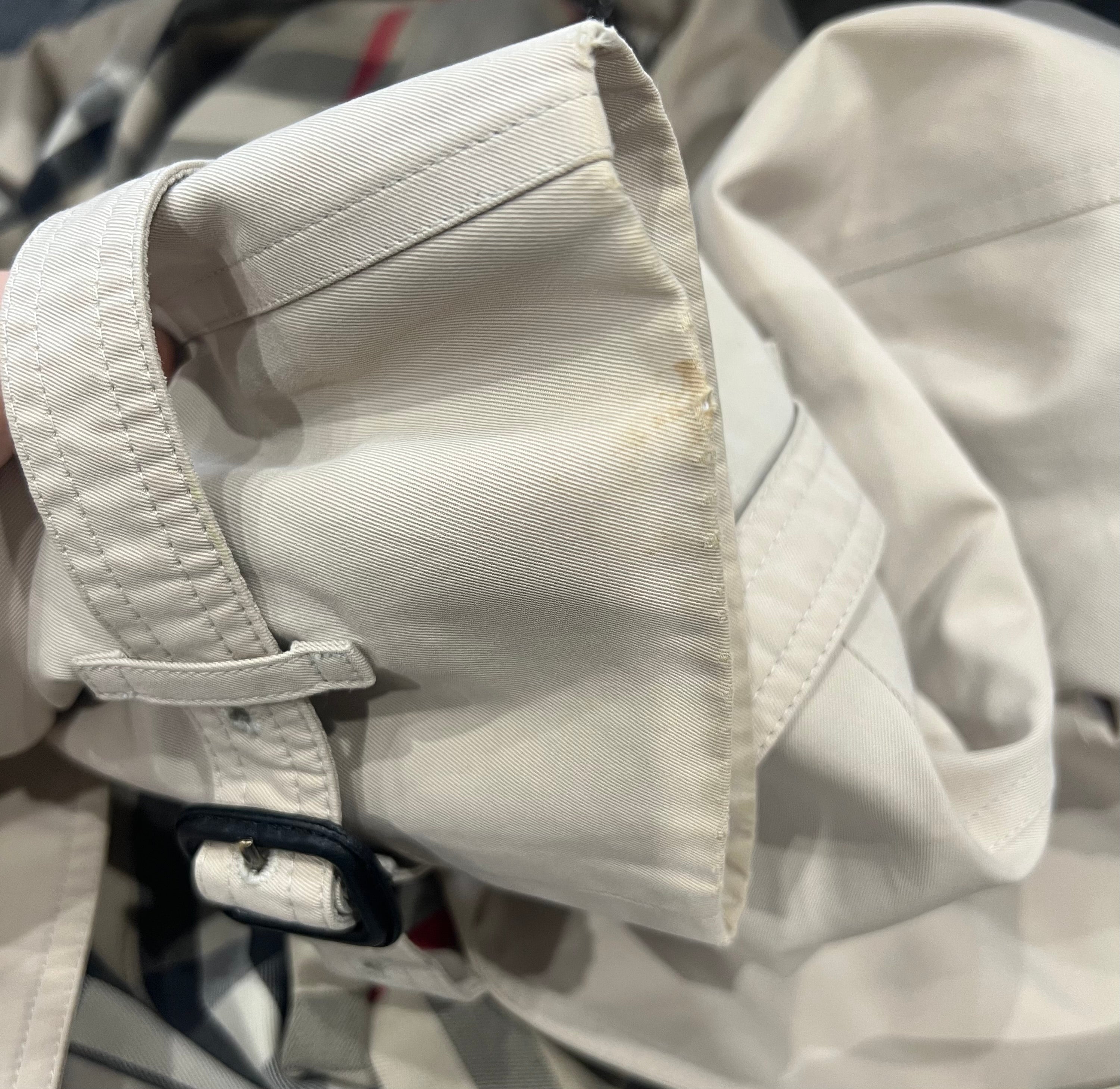 burberry-kensington-beige-trench-coat-authentic-preloved-cuff-wear-2-picture-Chelsea-london