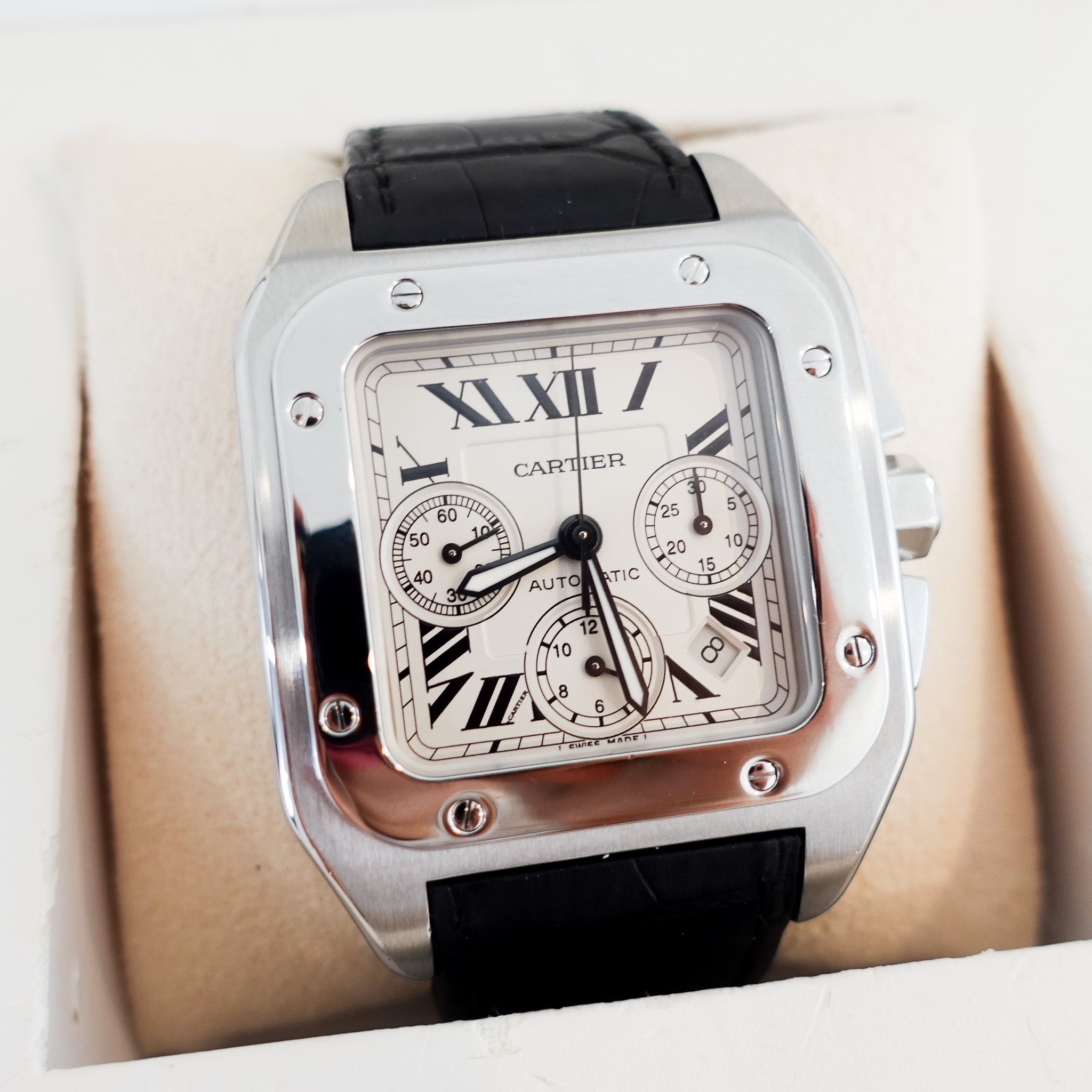 cartier-santos-xl-100-close-up-picture-chelsea-london