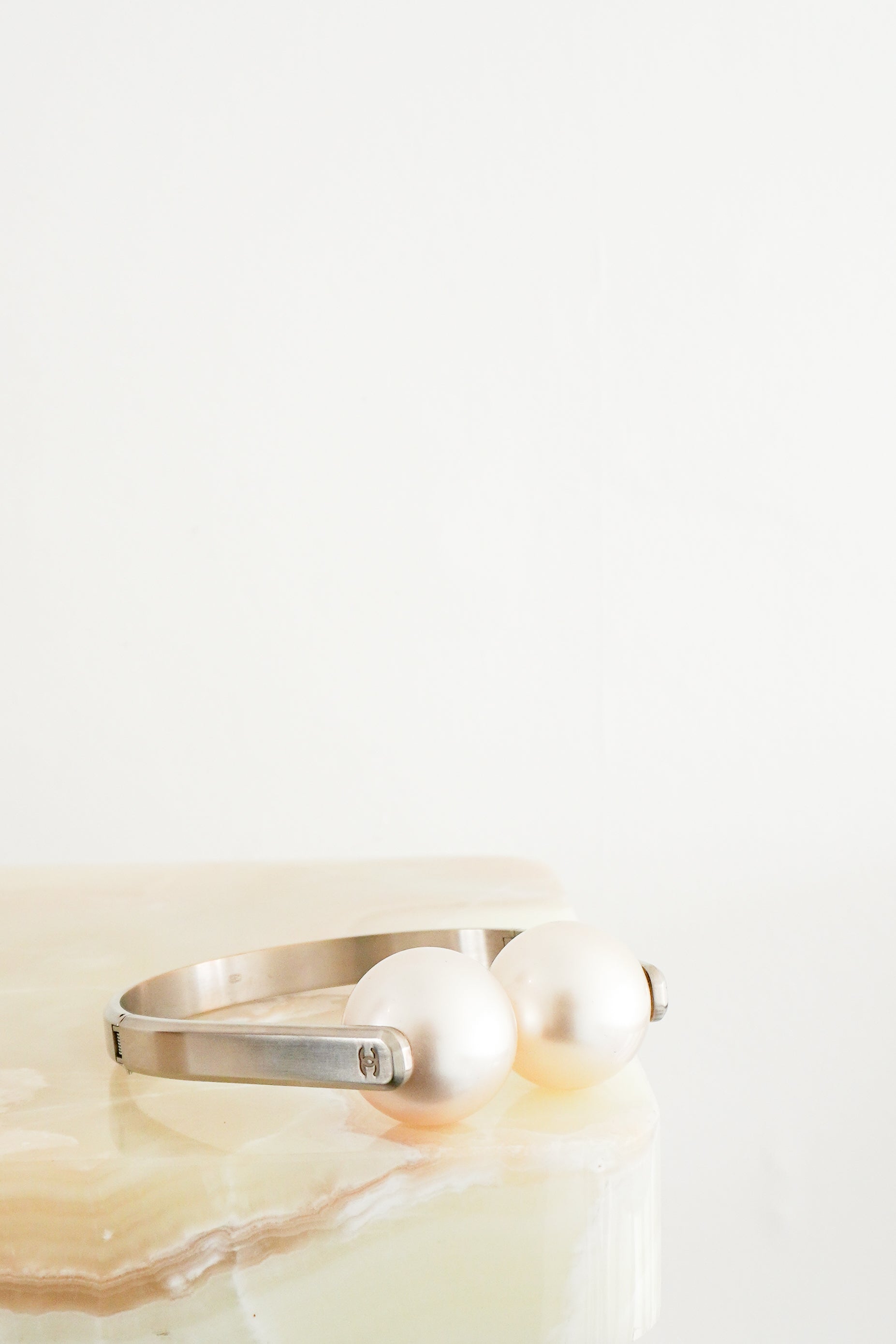 Front picture of the Chanel Spring/summer 2014 pearl choker, showing the pearls.