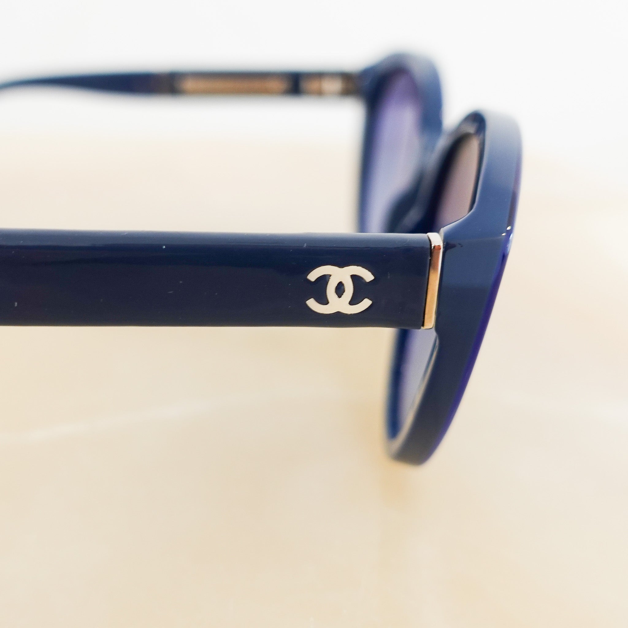 chanel-cc-blue-sunglasses-cc-logo-picture-chelsea-london