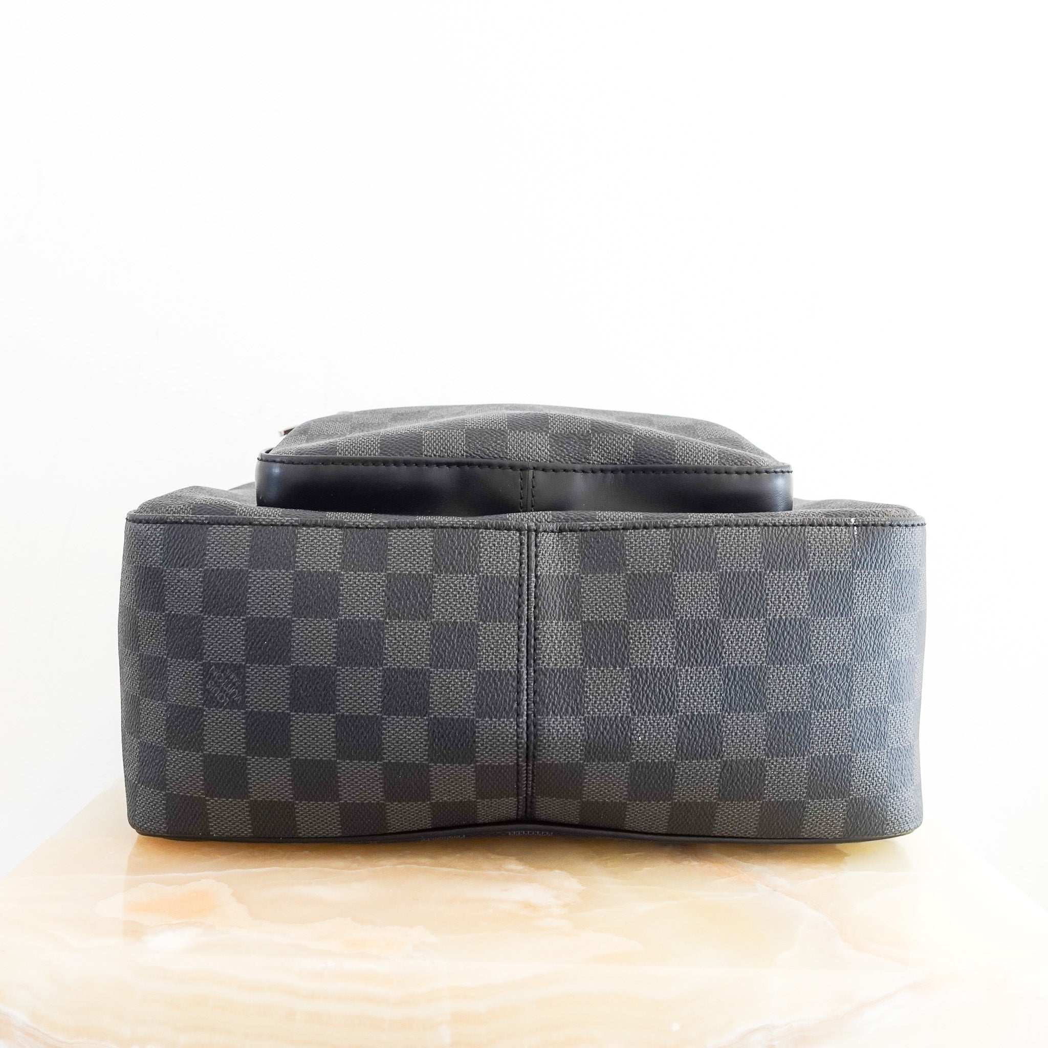 current-season-louis-vuitton-discovery-pm-backpack-bottom-picture-chelsea-london