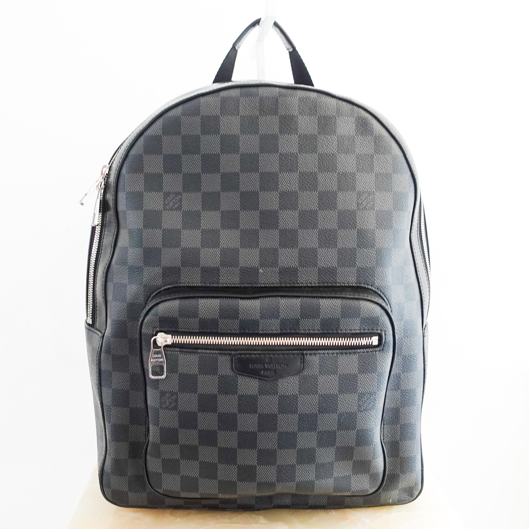 current-season-louis-vuitton-discovery-pm-backpack-front-picture-chelsea-london
