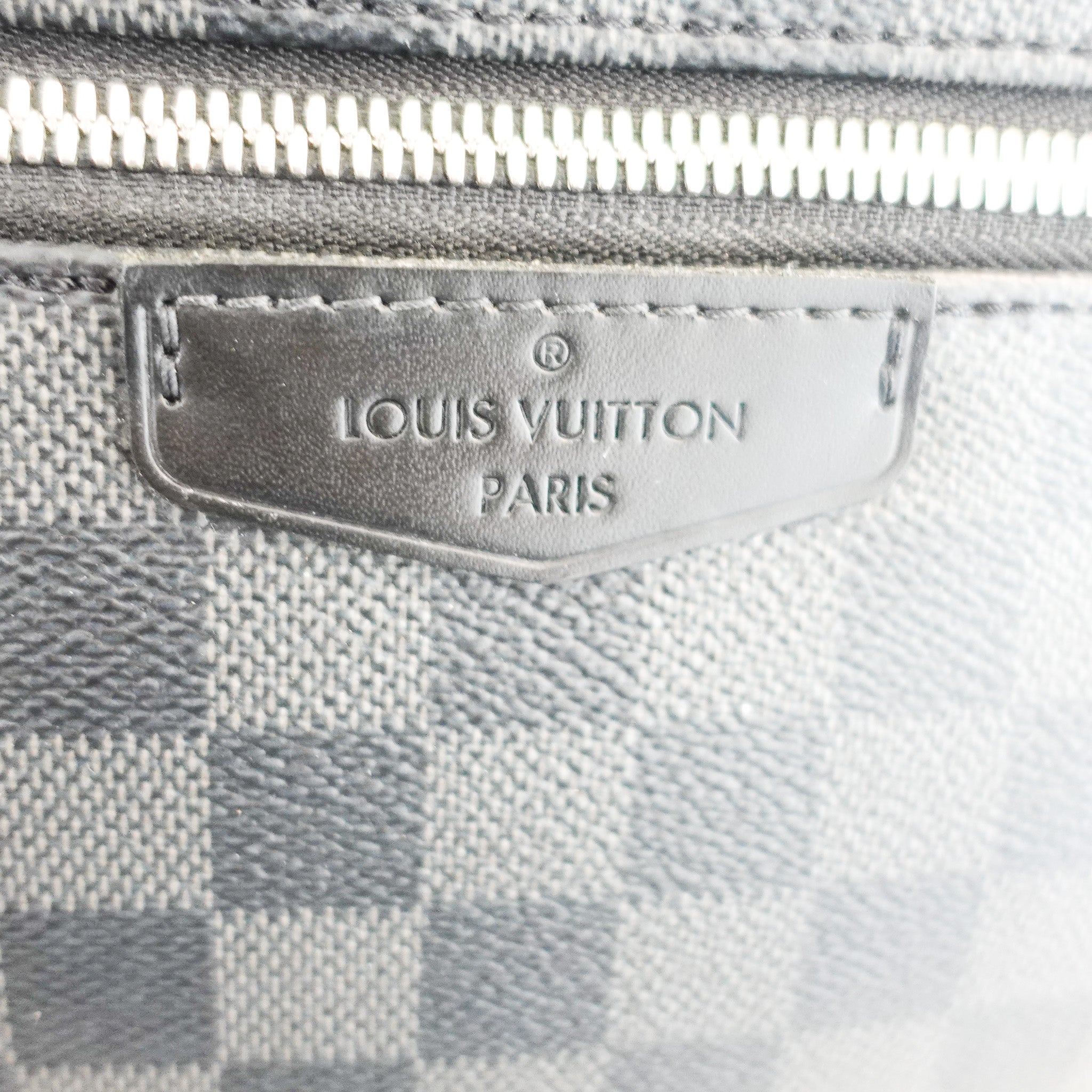 current-season-louis-vuitton-discovery-pm-backpack-logo-picture-chelsea-london