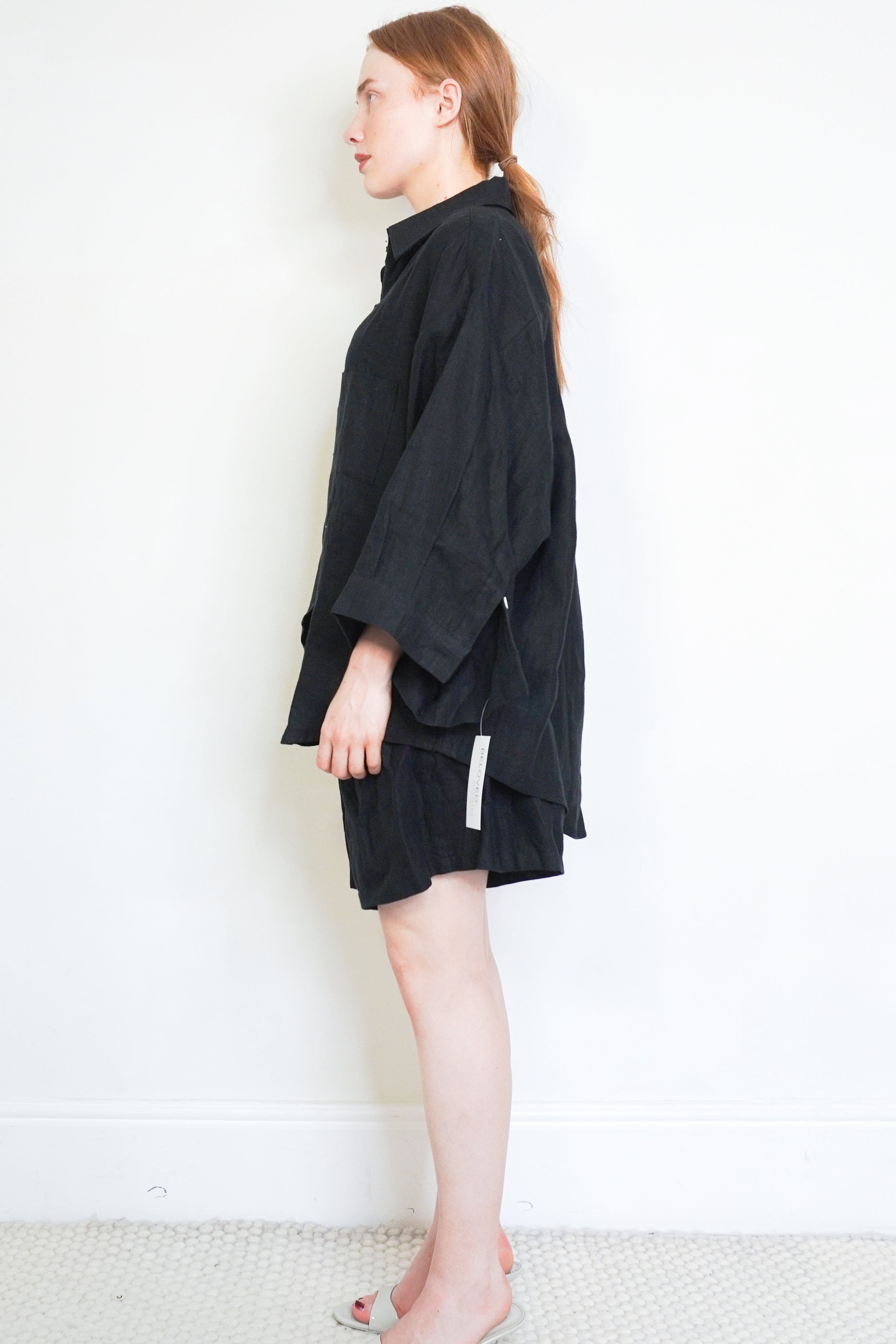 SIde image of the Deiji studios Set showing the sleeves