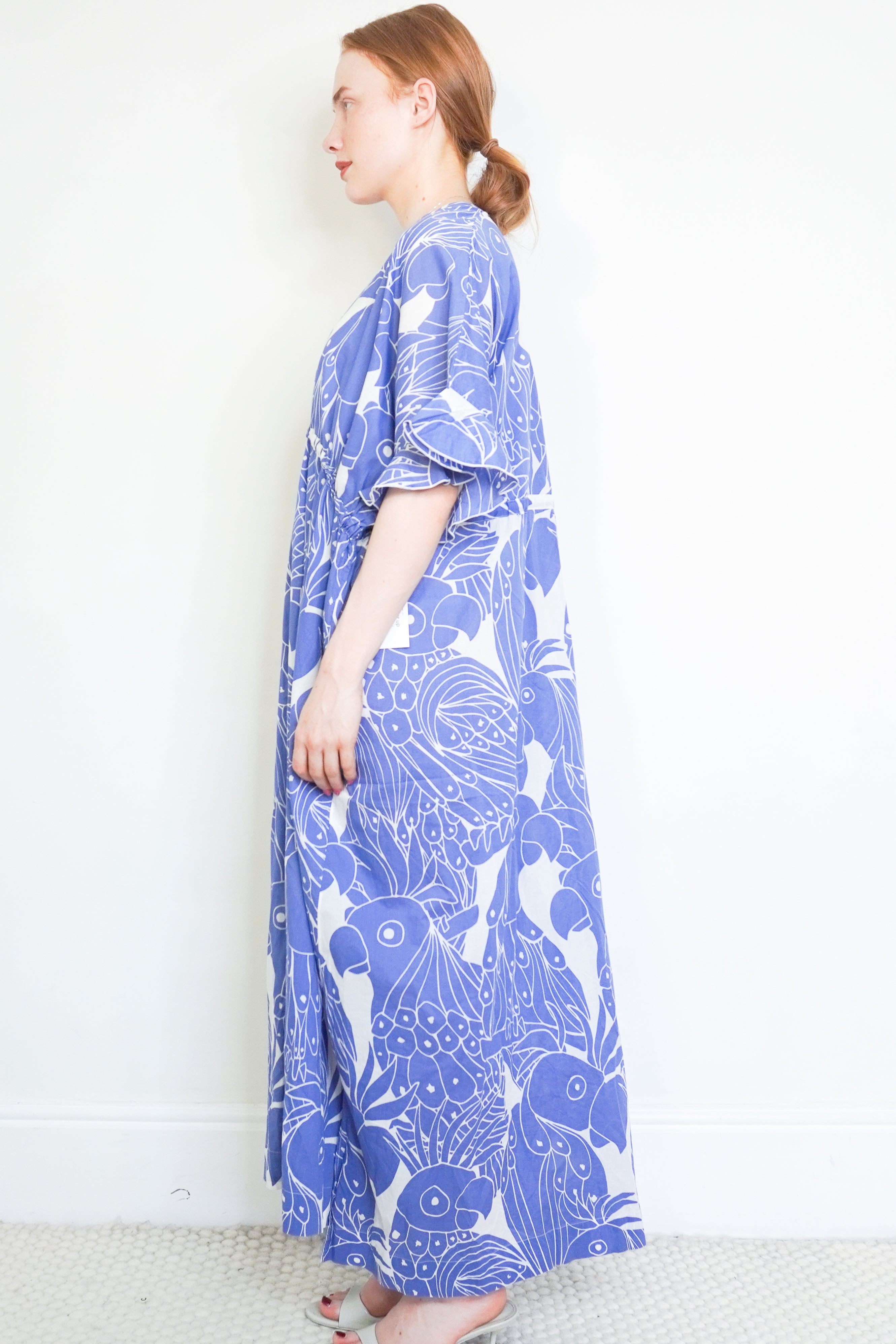 Side picture of the Eres kaftan showing the sleeves