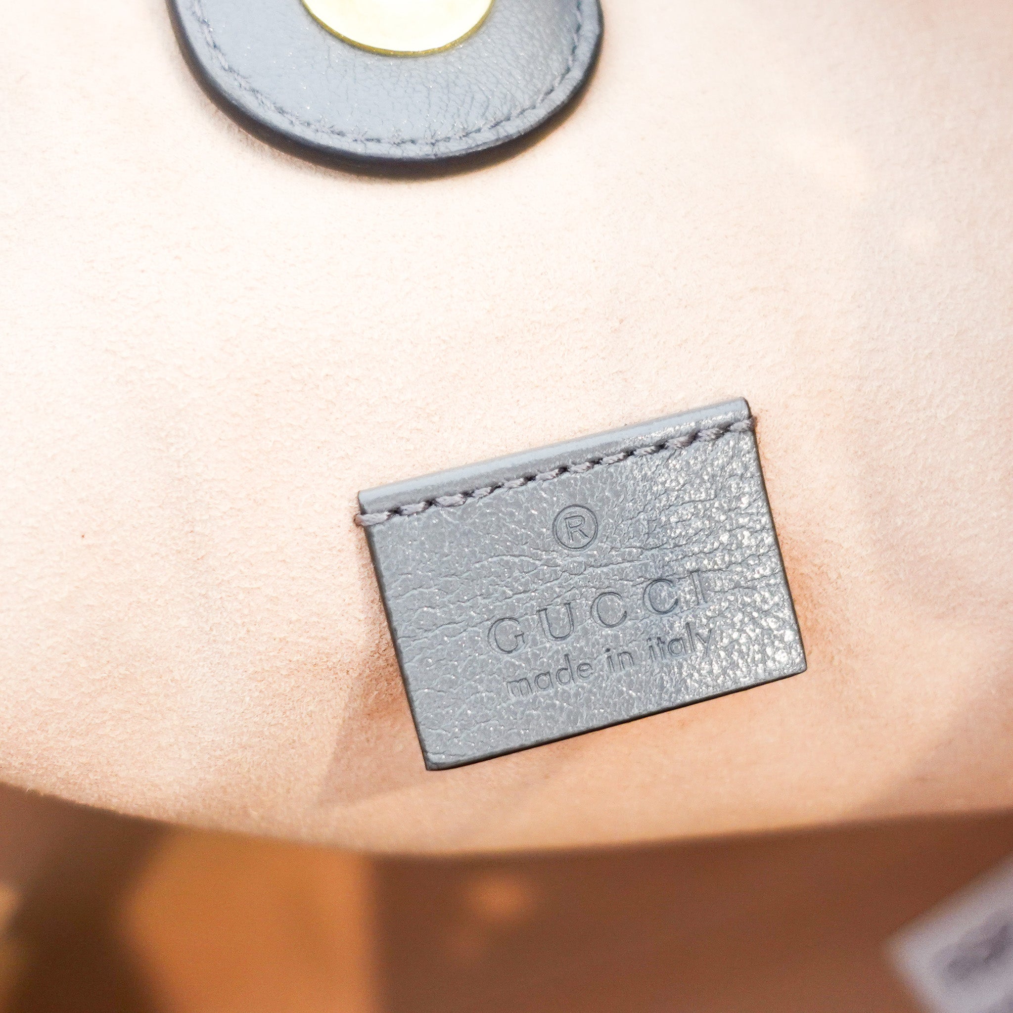 gucci-raja-grey-tote-bag-with-tiger-head-embossing-picture-chelsea-london