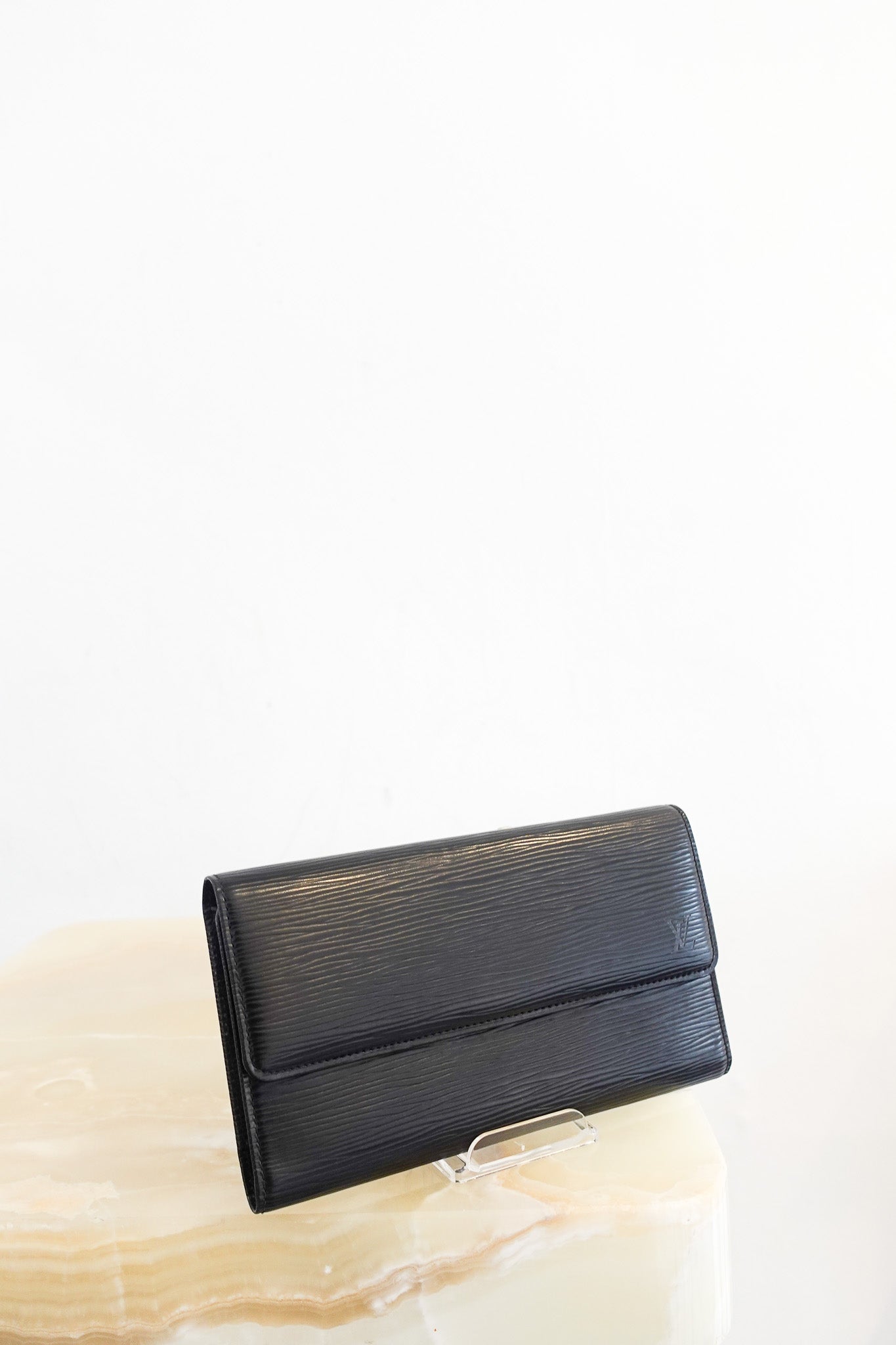 louis-vuitton-epi-sarah-leather-wallet-cover-picture-chelsea-london