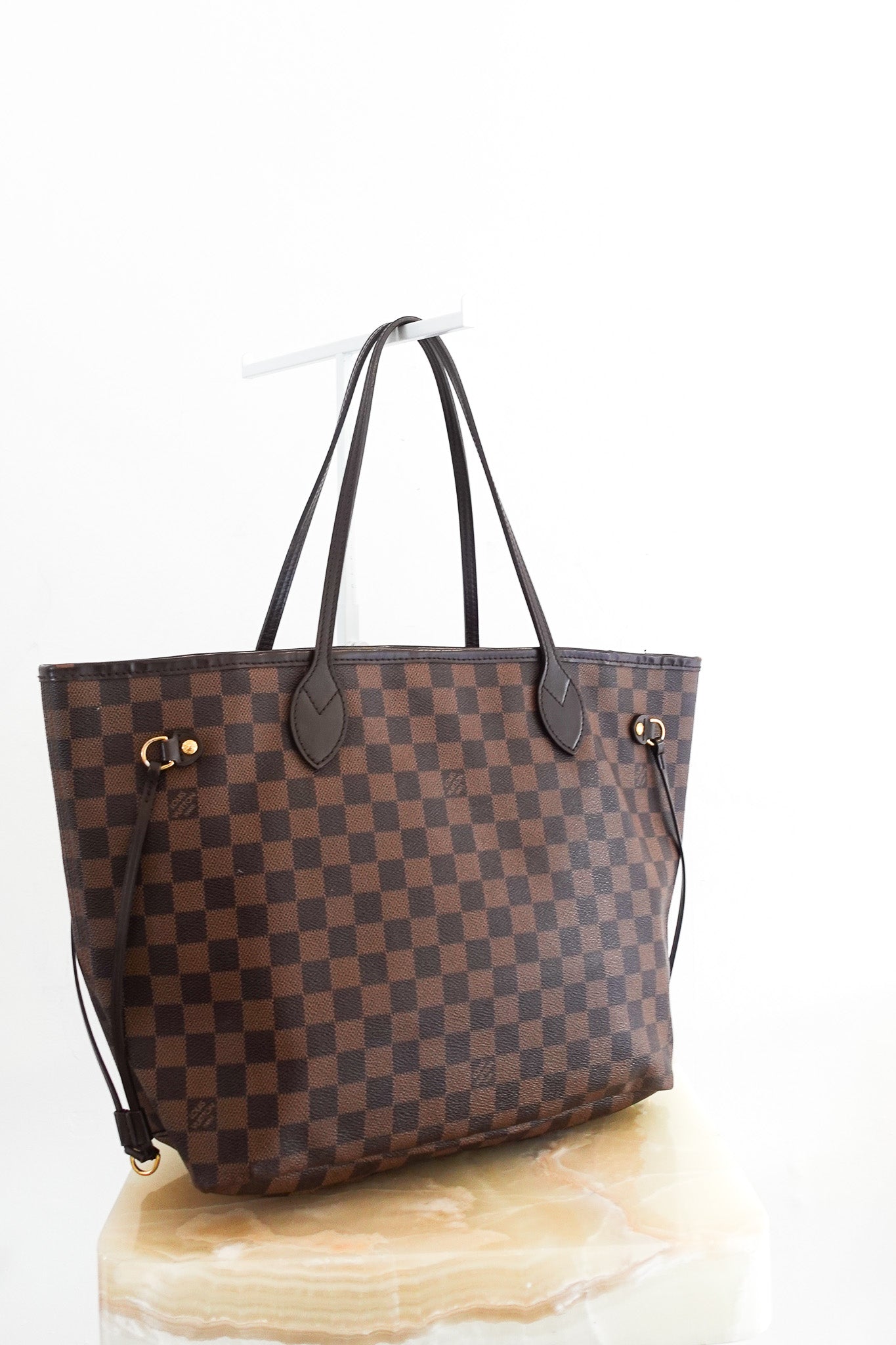 louis-vuitton-neverfull-mm-damier-ebene-canvas-tote-bag-cover-picture-chelsea-london