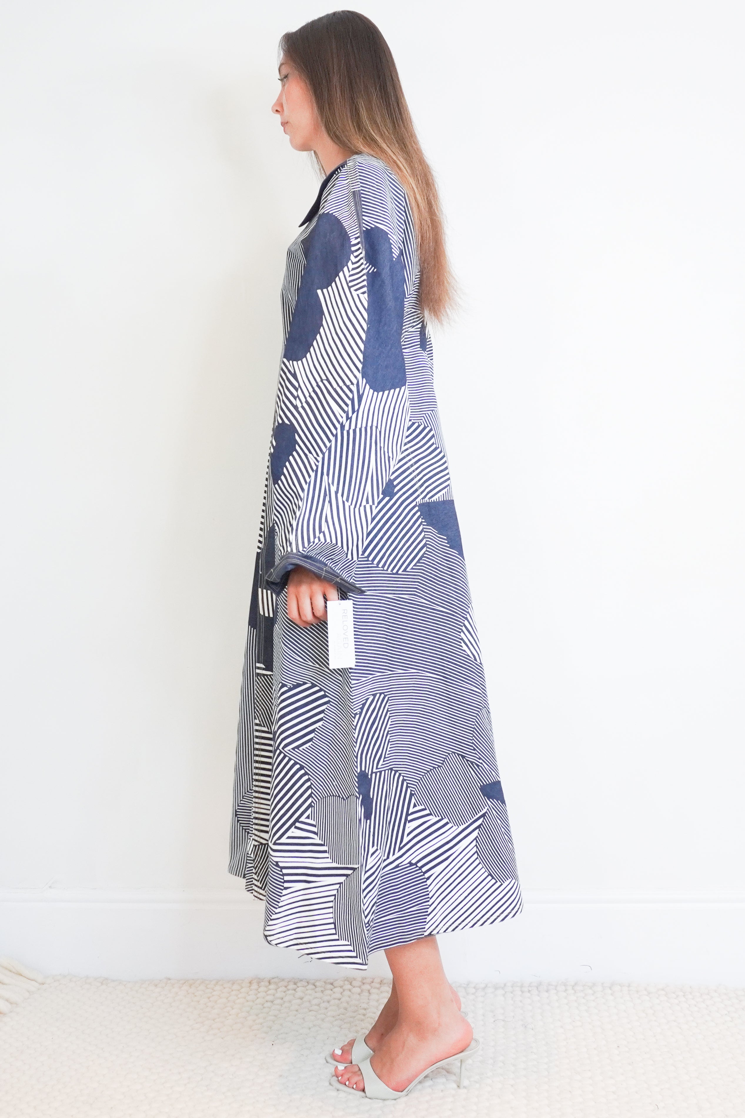 Lovebirds dress side image showing the sleeves.